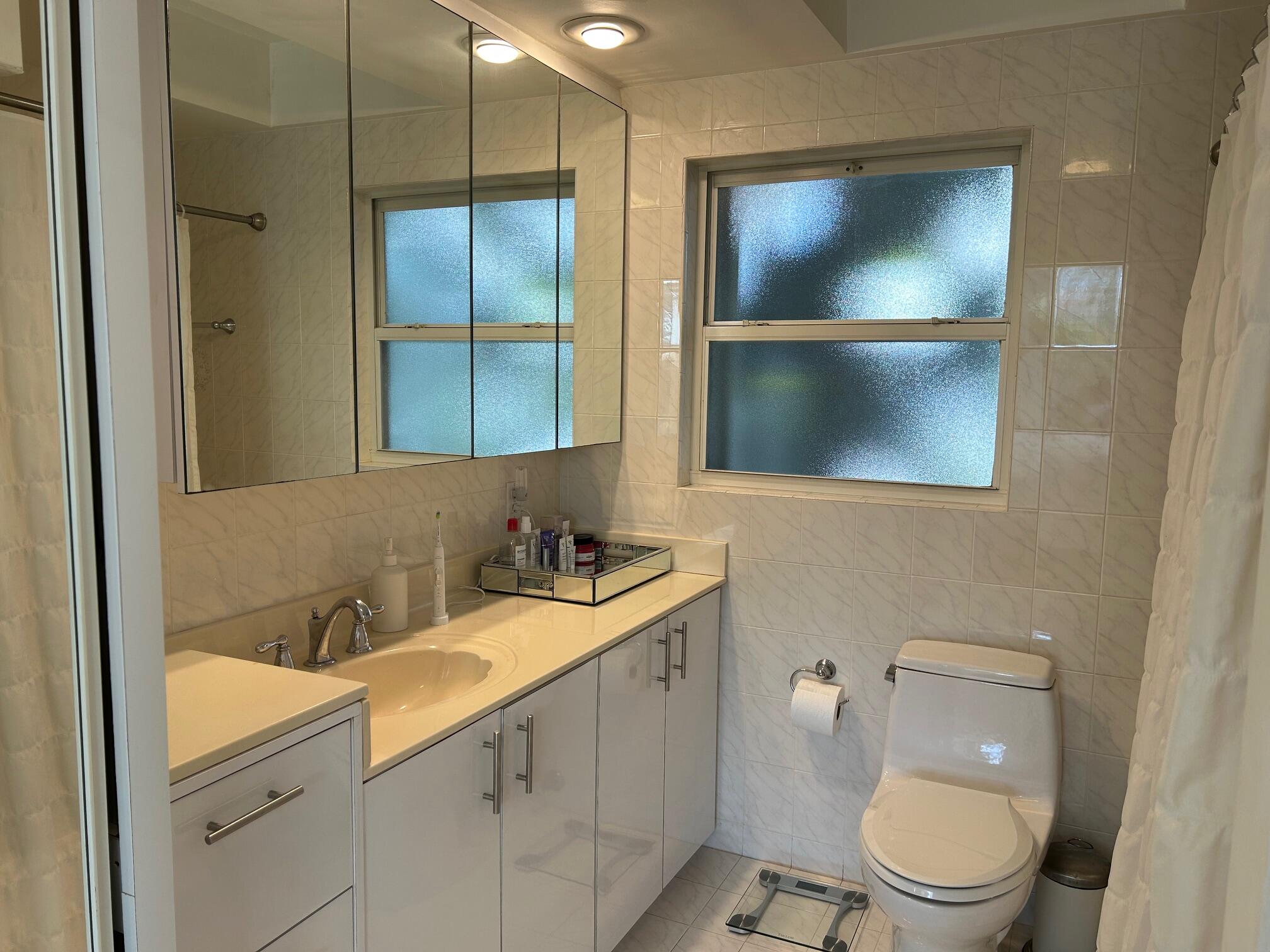1221 Hillsboro Mile 42a