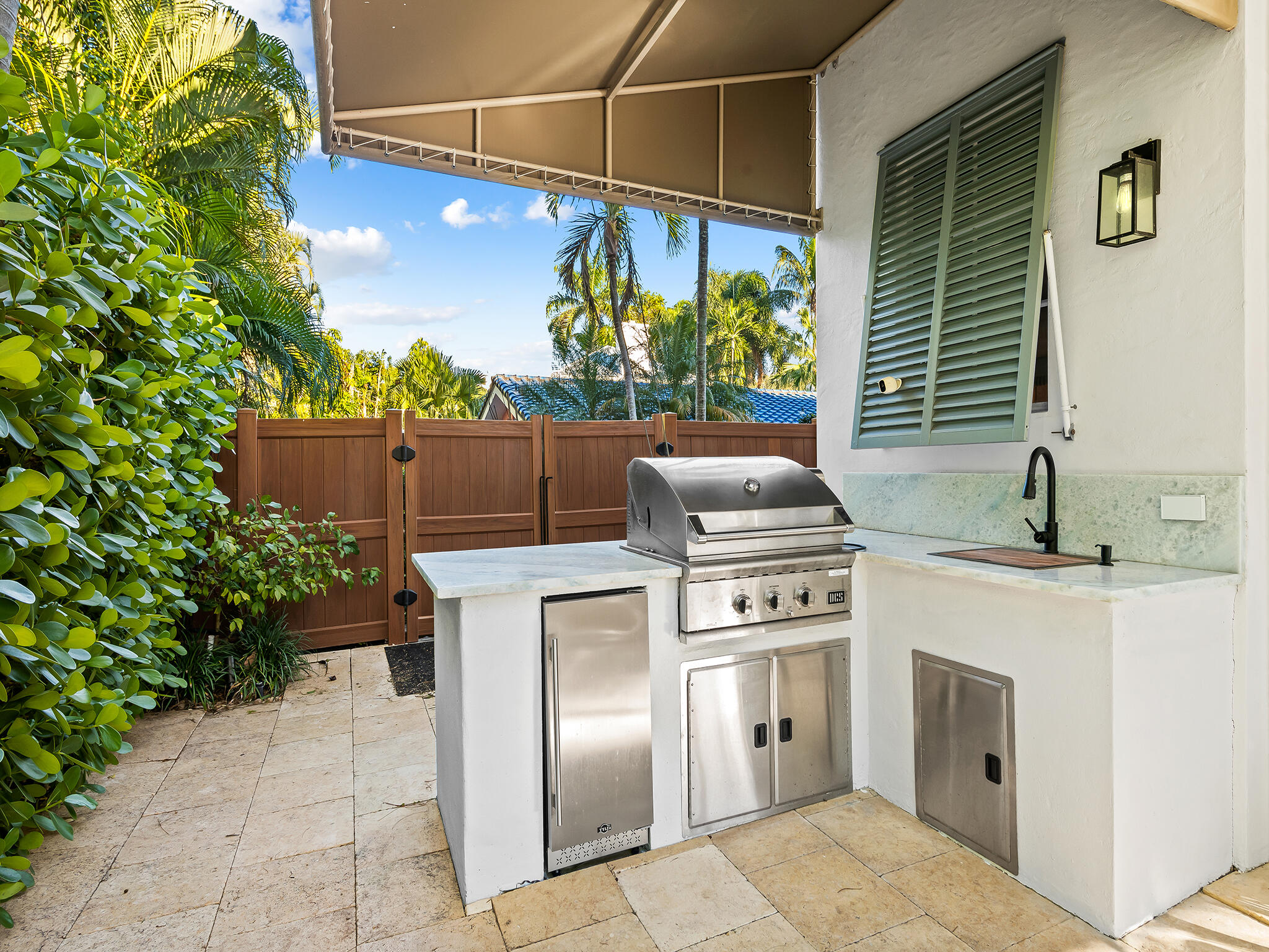 1025 Vista Del Mar Drive N