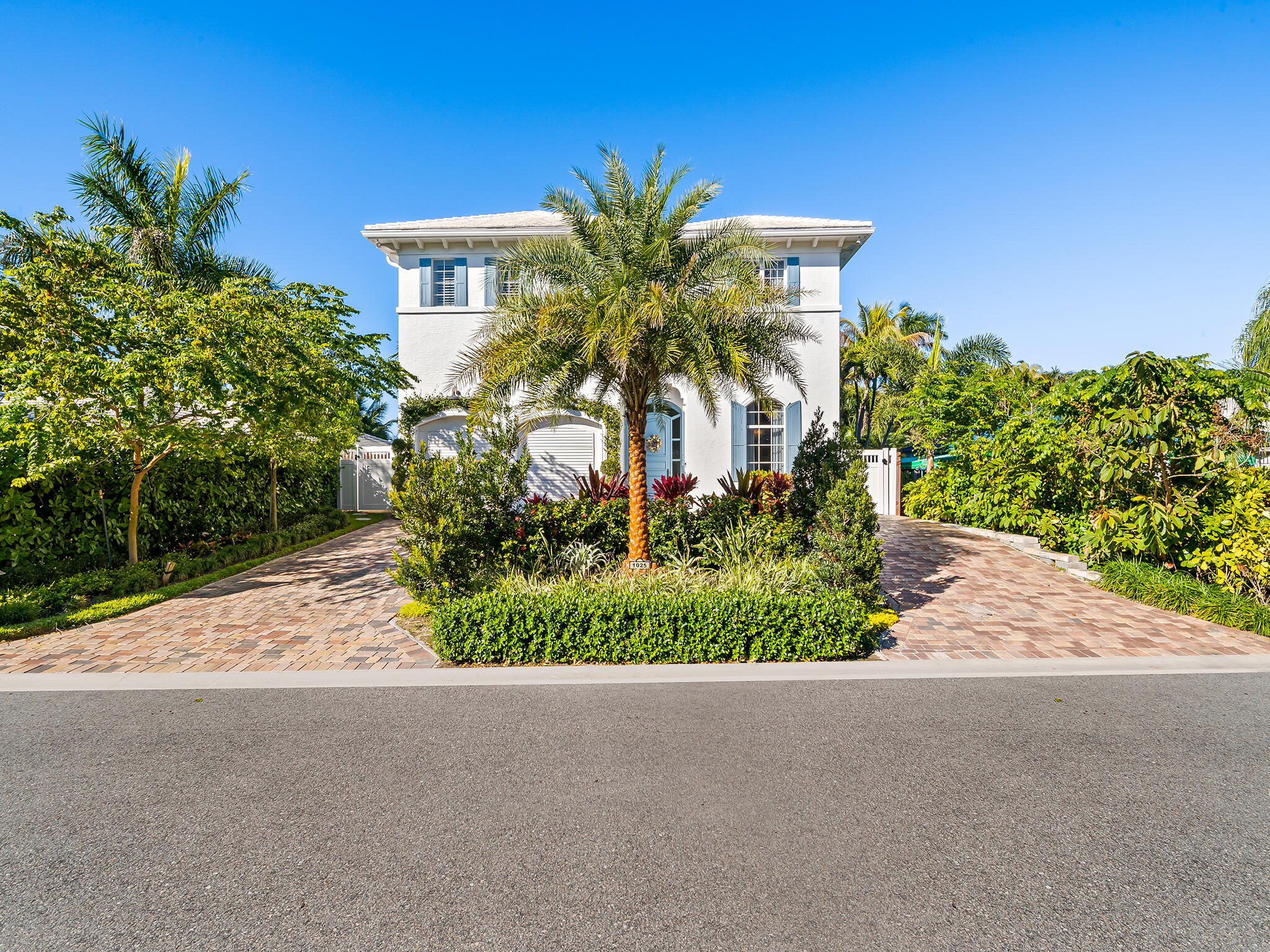 1025 Vista Del Mar Drive N