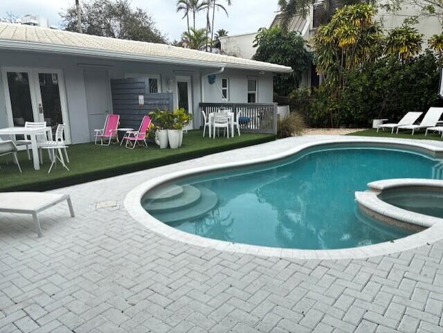 3414 Spring Street