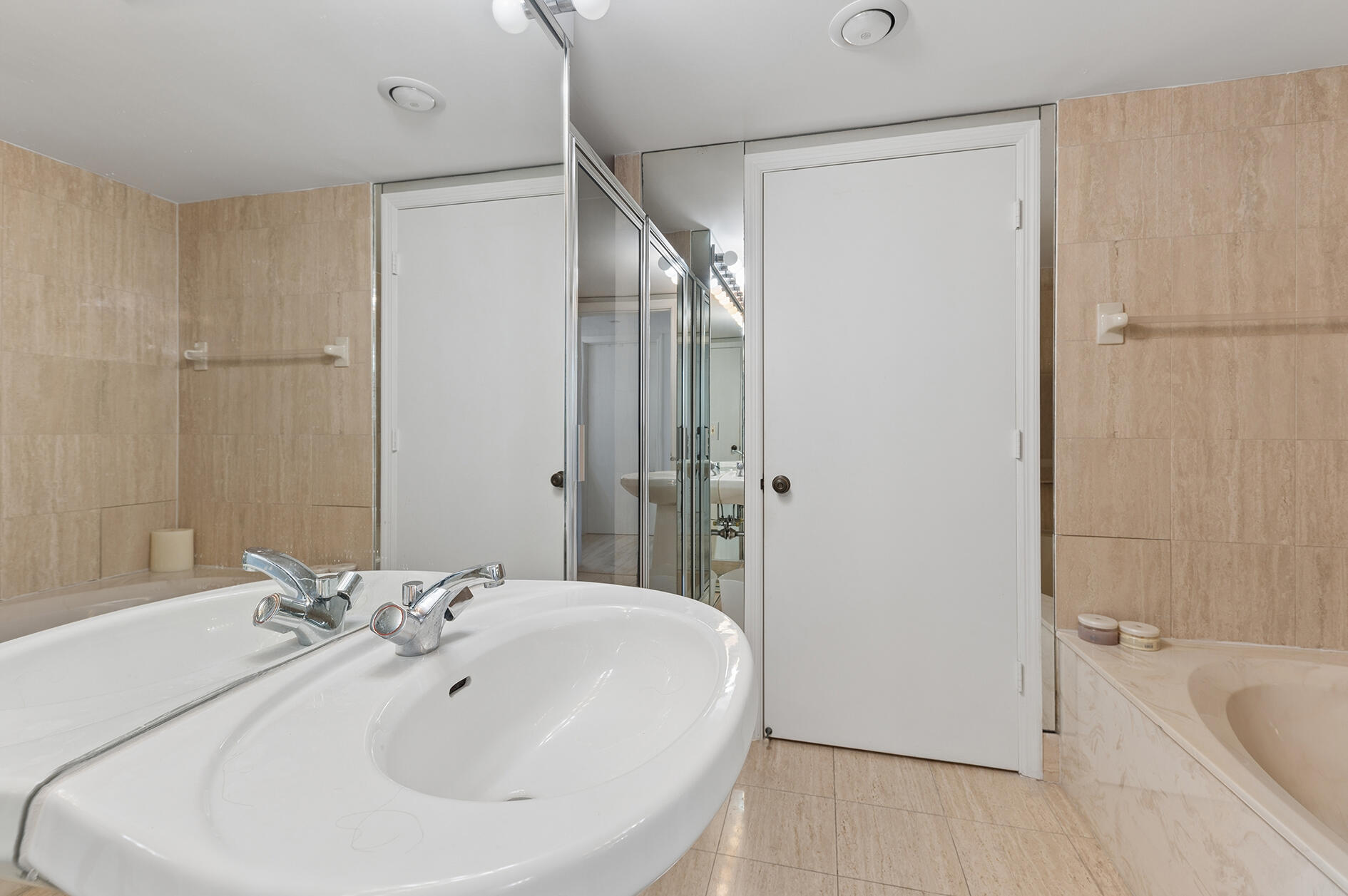 100 SE 5th Avenue 102