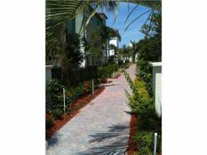 48 NW Hawthorne Place