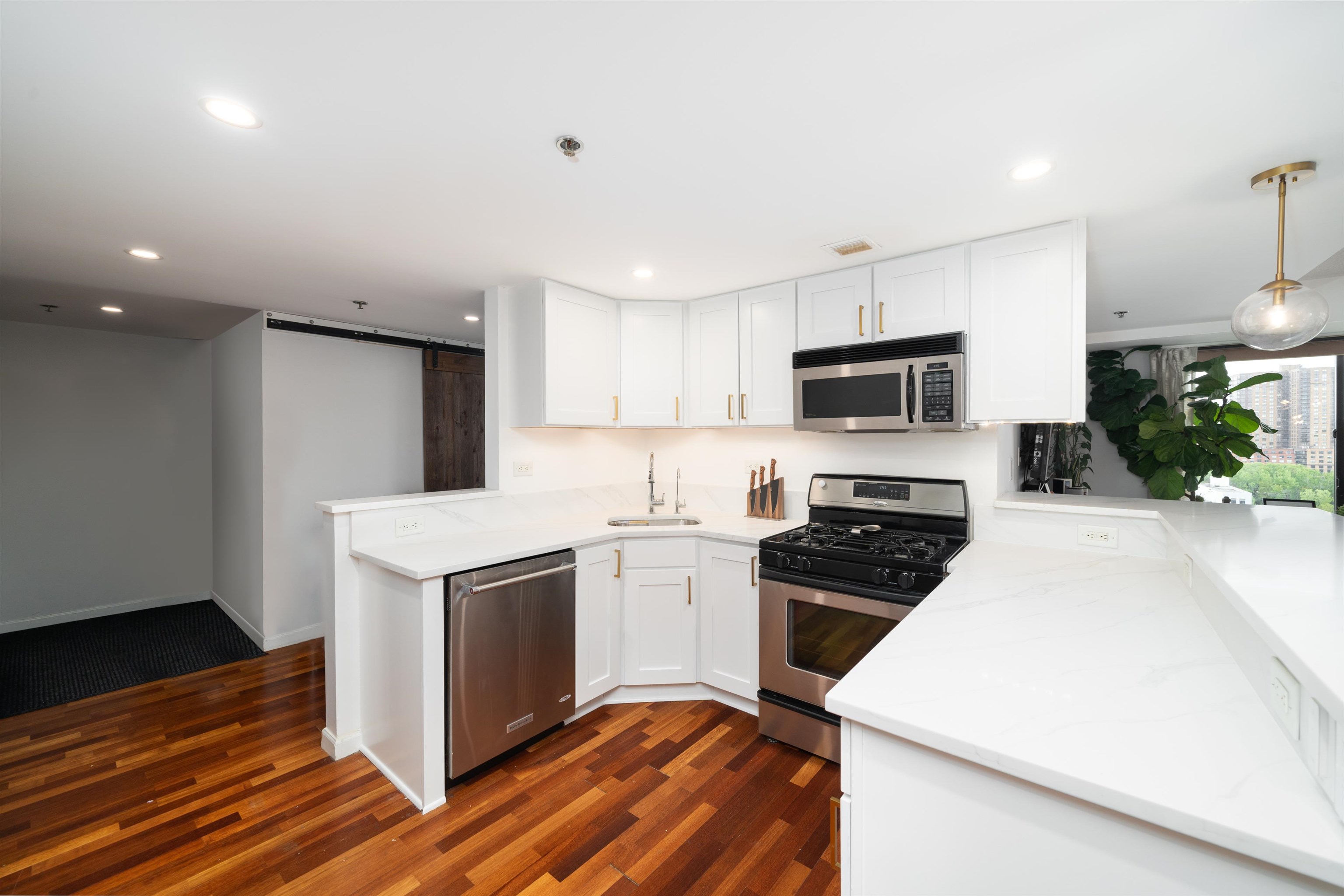700 1ST ST Unit: 14A