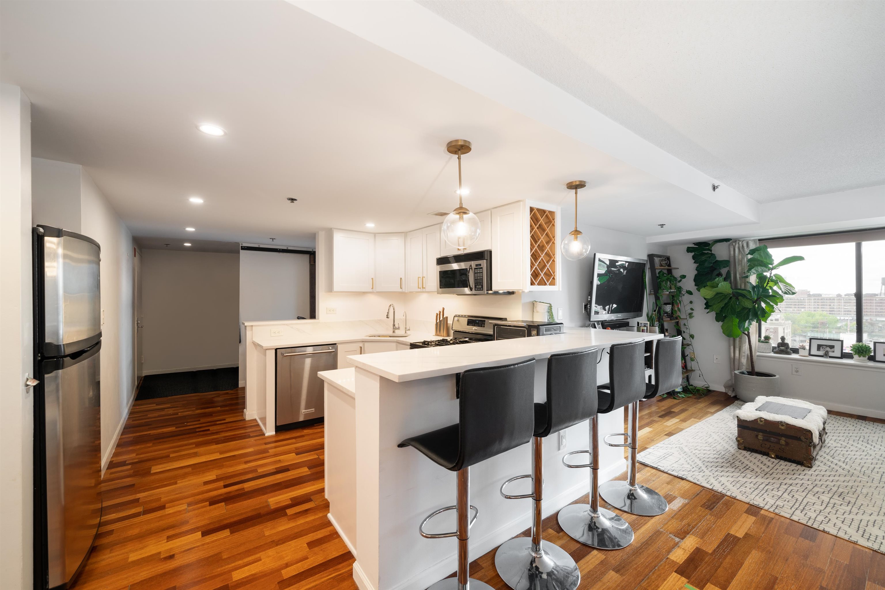 700 1ST ST Unit: 14A