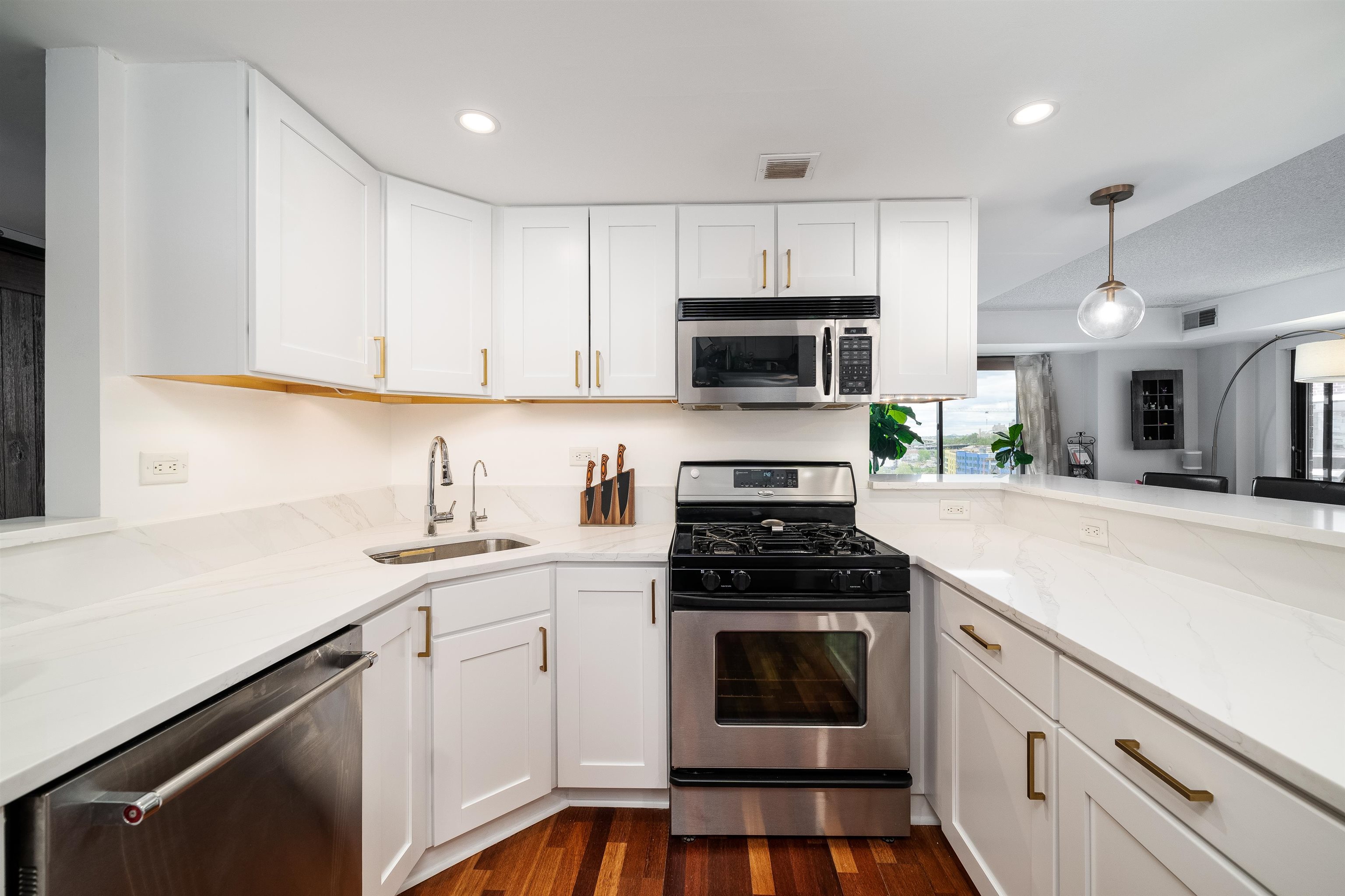 700 1ST ST Unit: 14A
