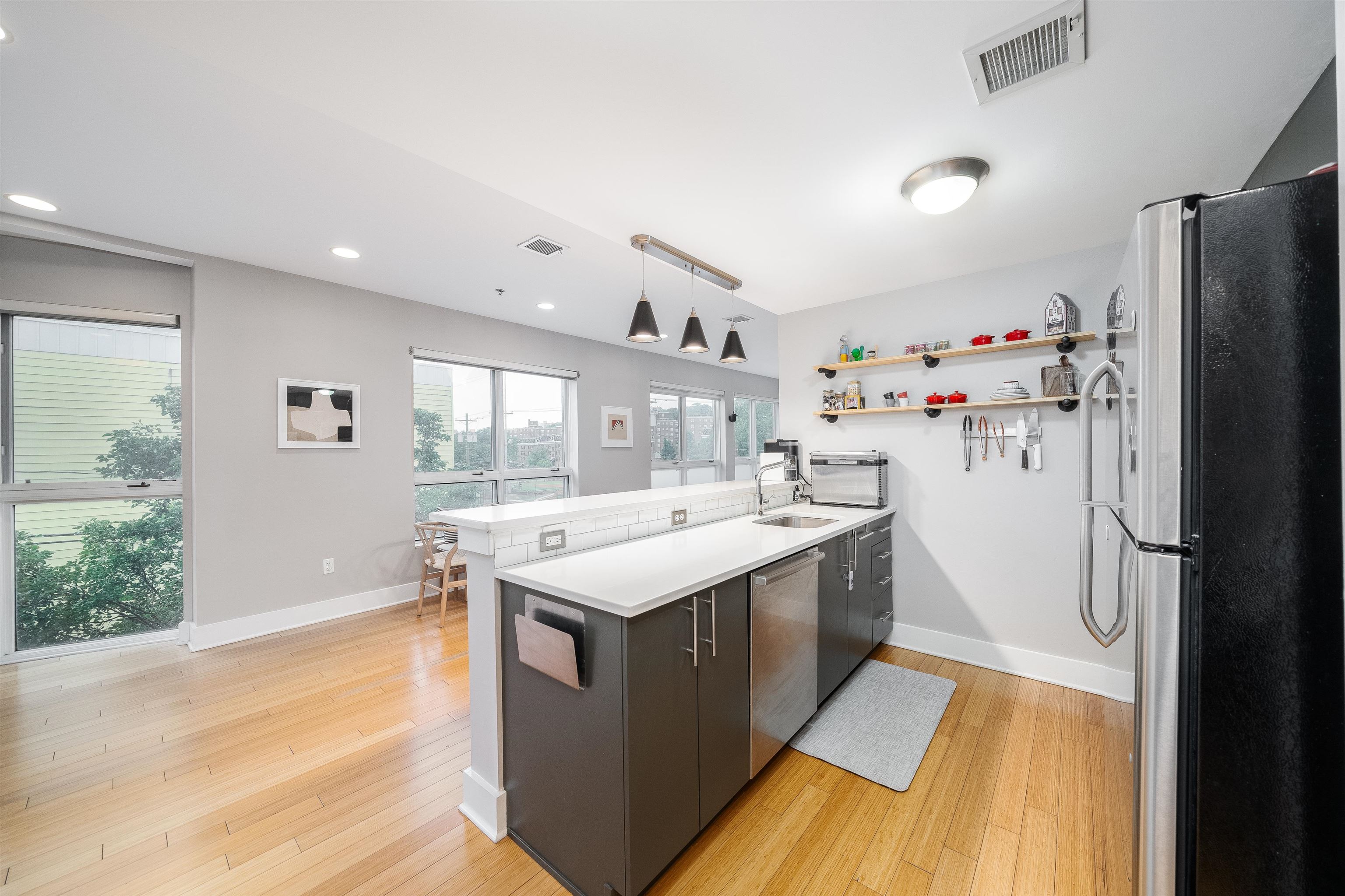 636 5TH ST Unit: 302