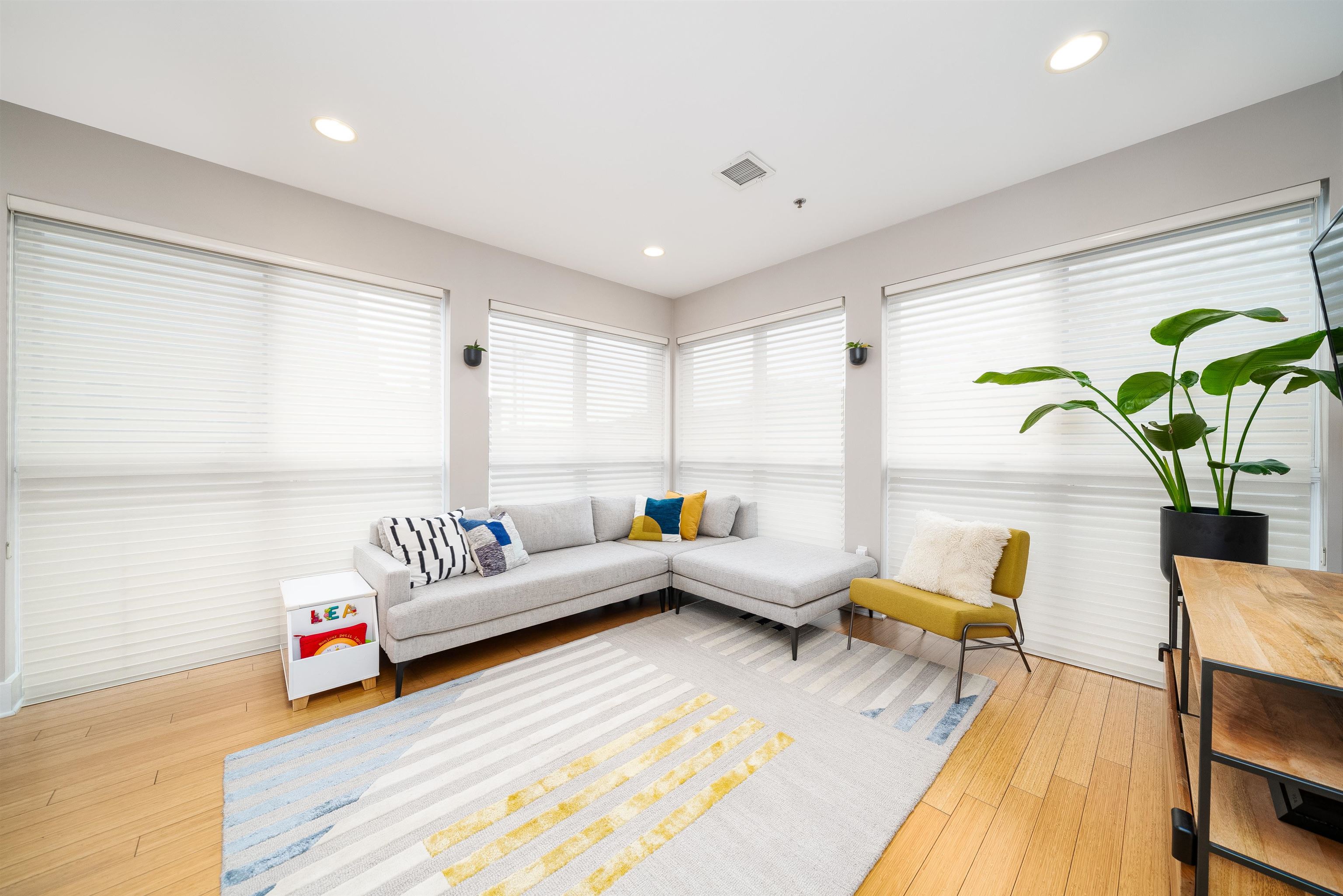 636 5TH ST Unit: 302