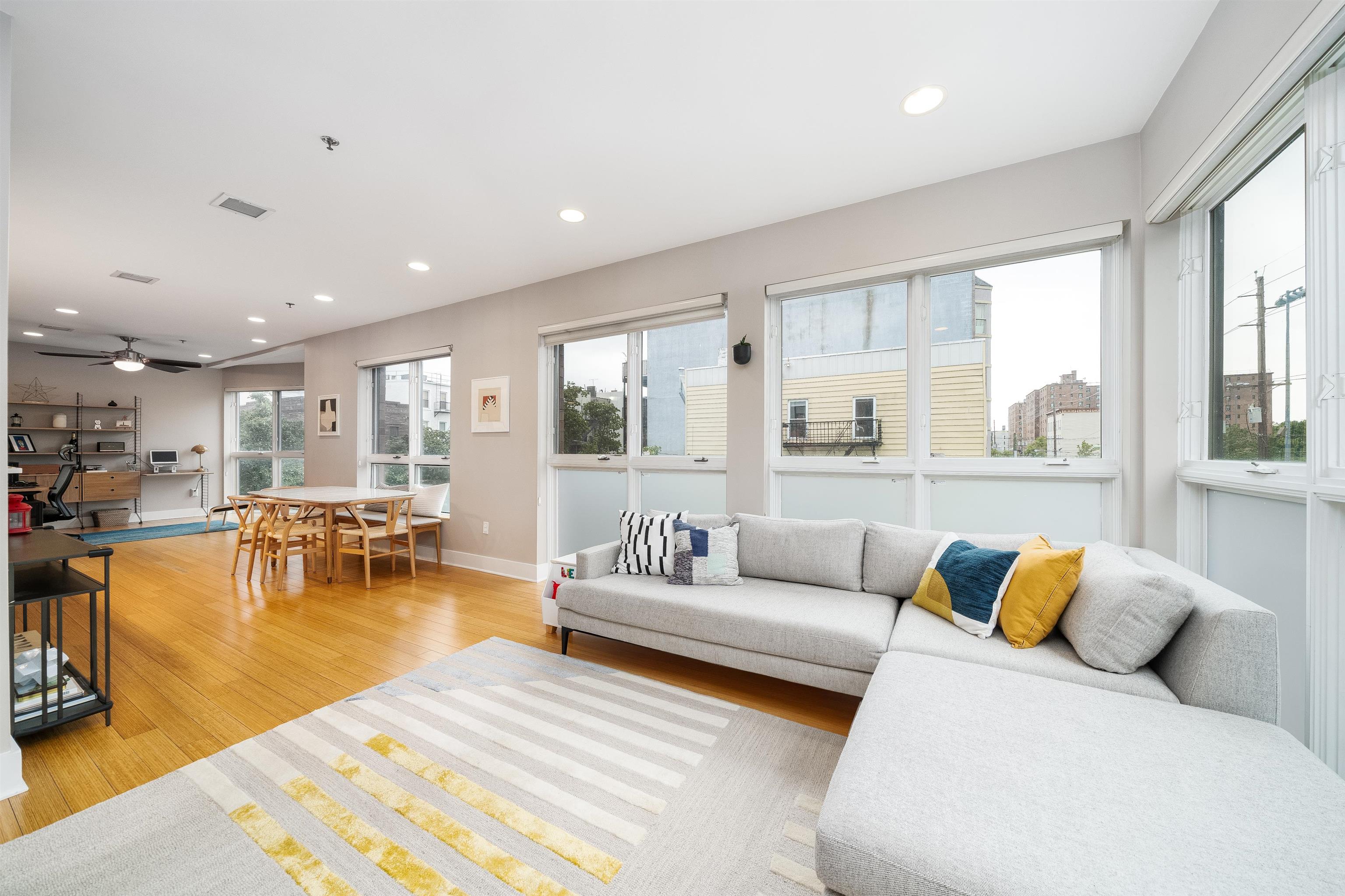 636 5TH ST Unit: 302