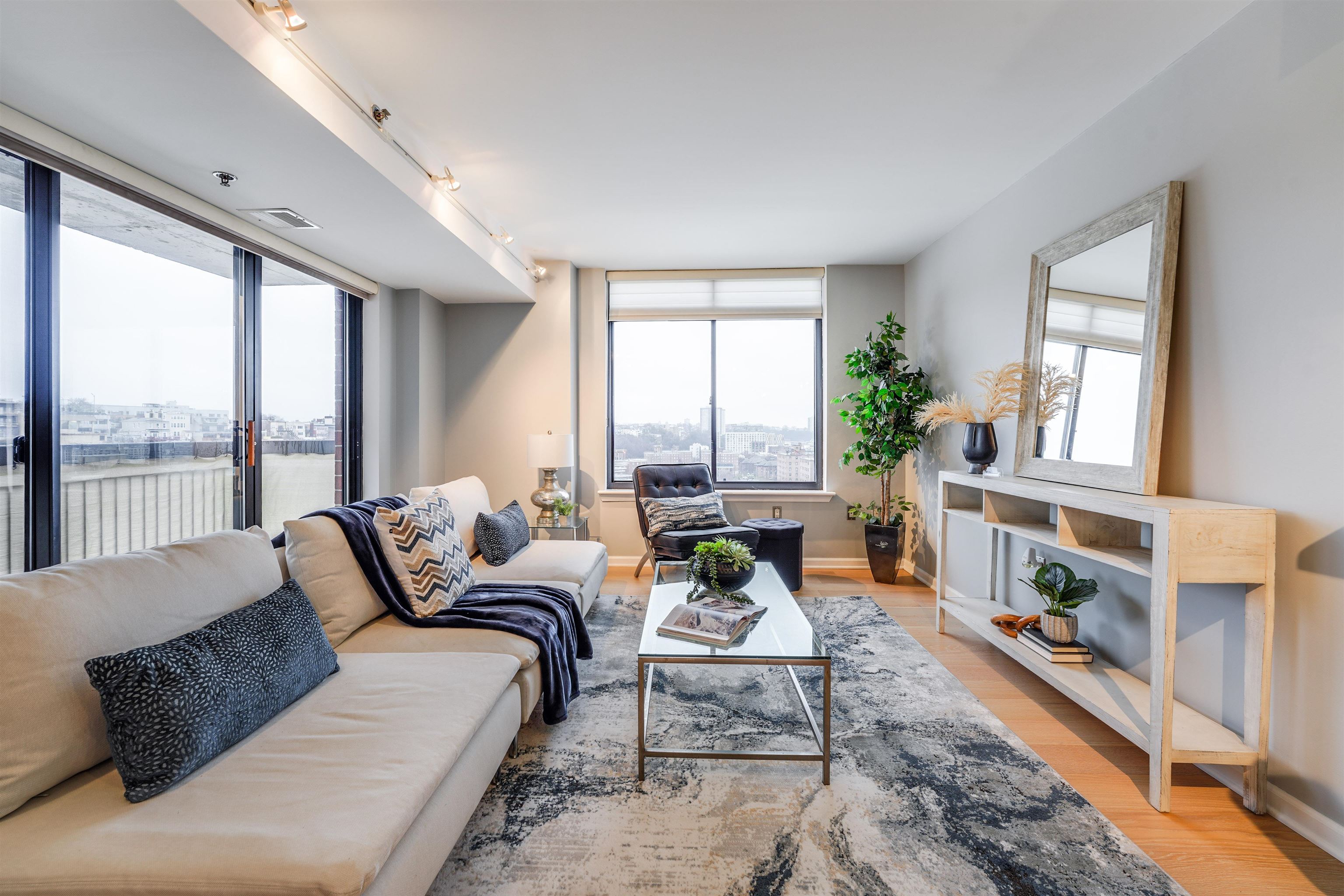 700 1ST ST Unit: 14D