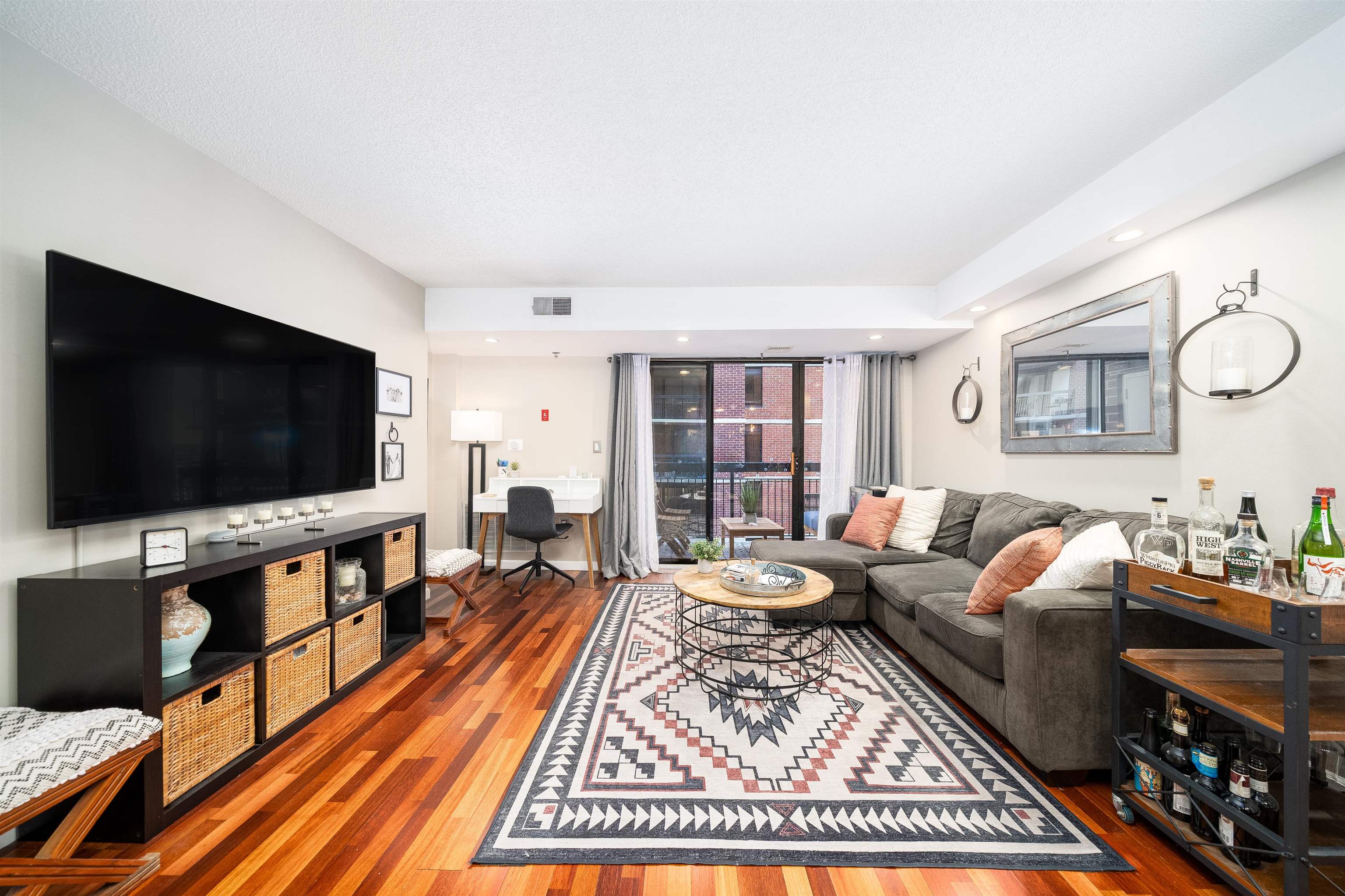 700 1ST ST Unit: 12M