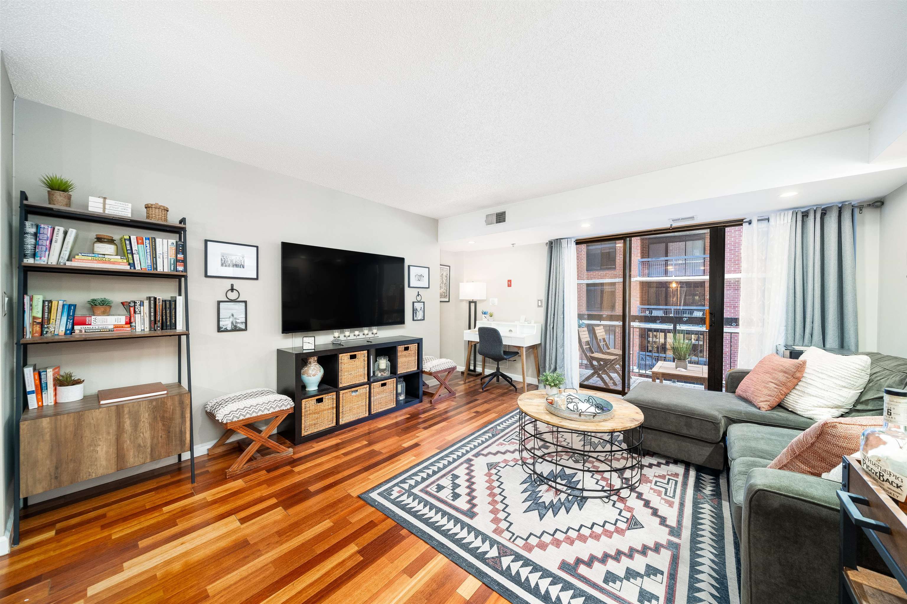 700 1ST ST Unit: 12M