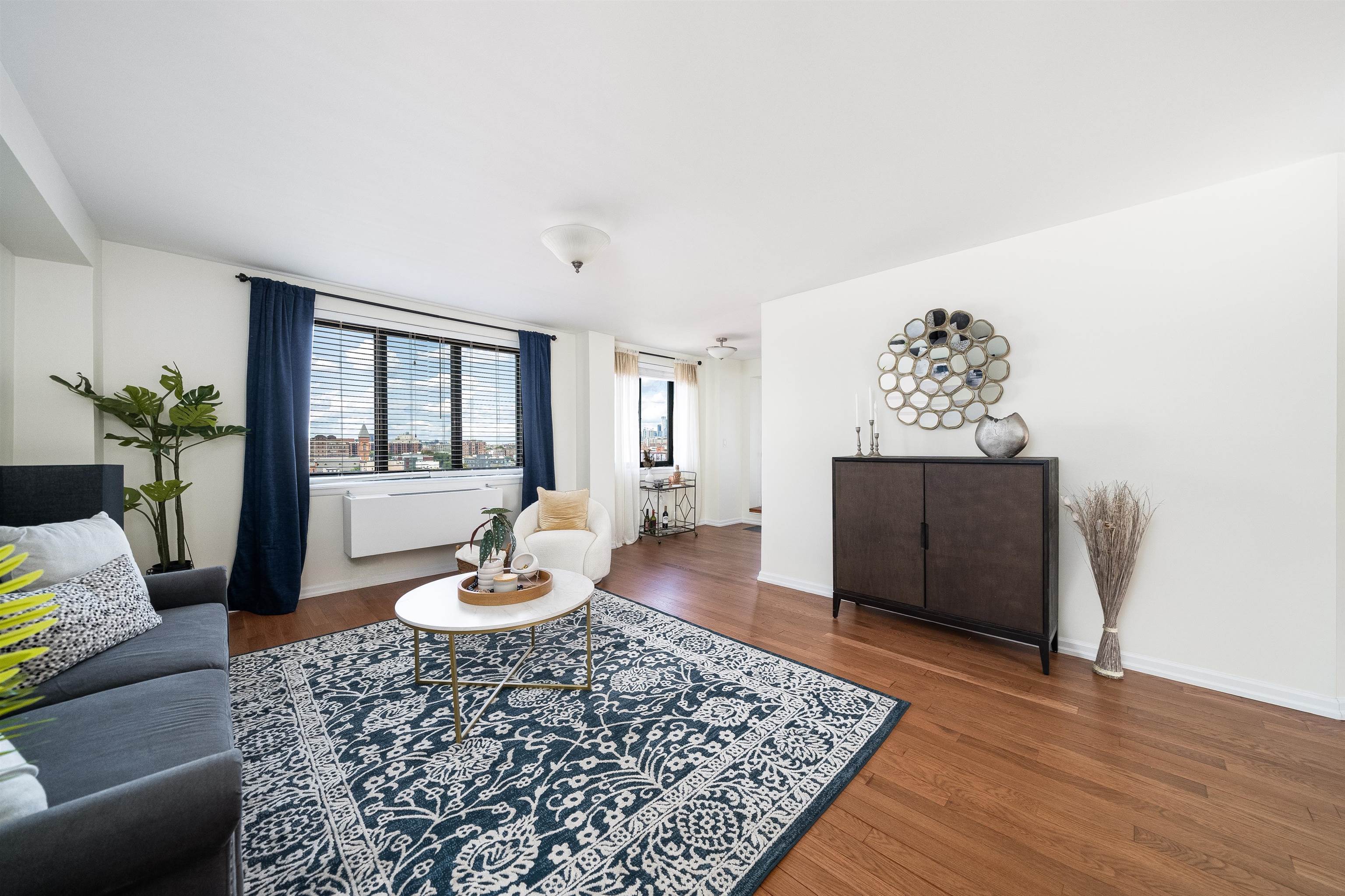 205 10TH ST Unit: 6P