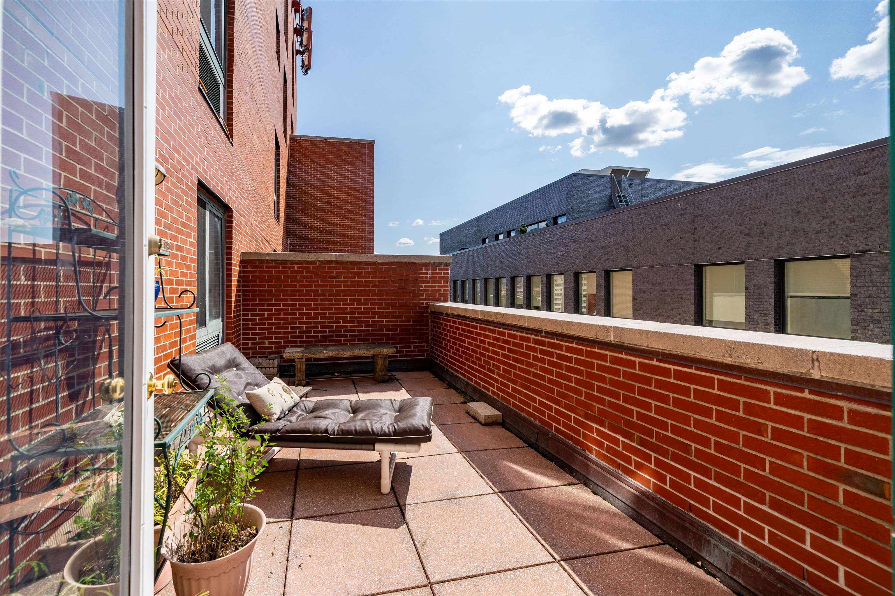 205 10TH ST Unit: 6P