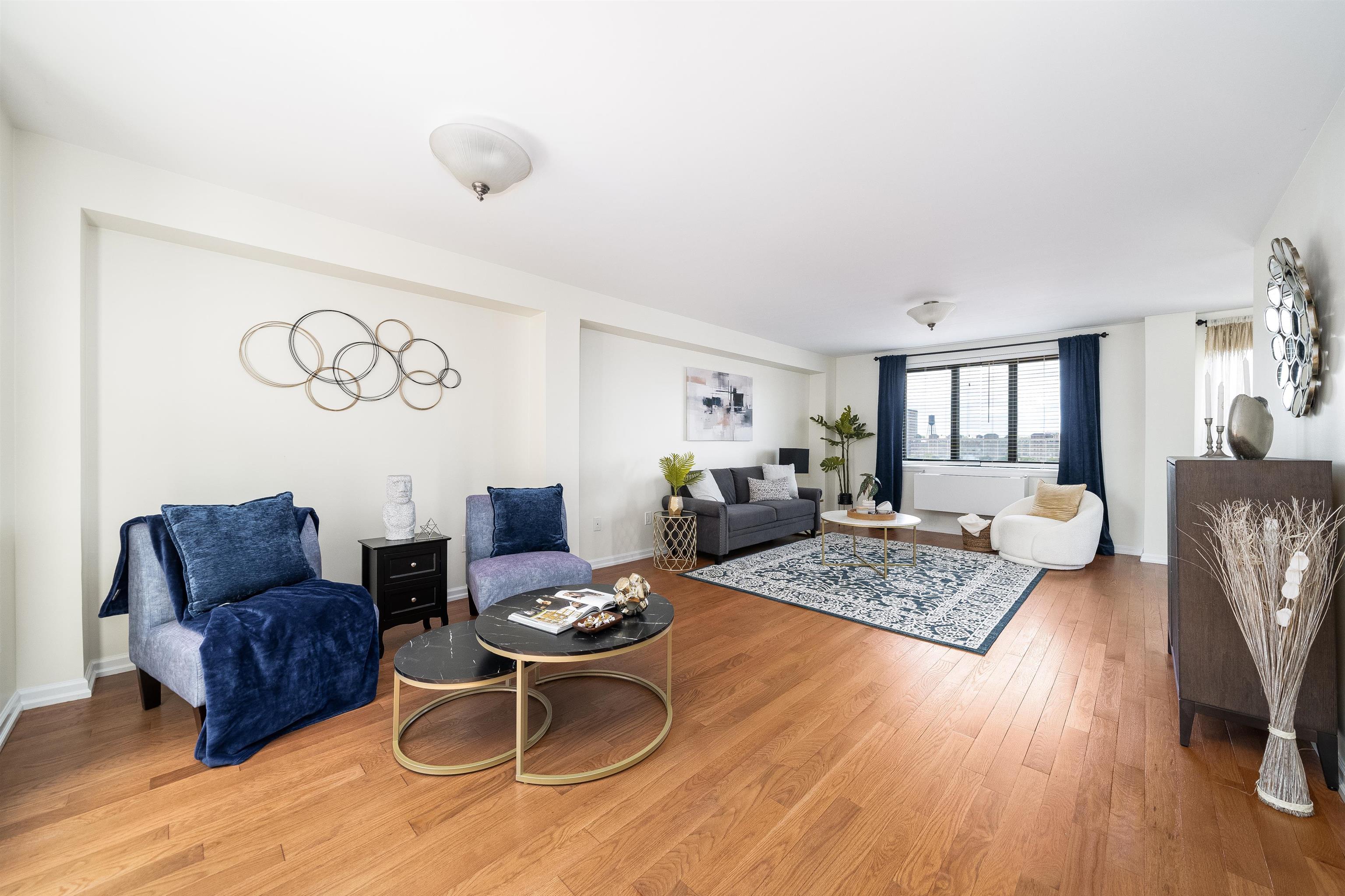 205 10TH ST Unit: 6P