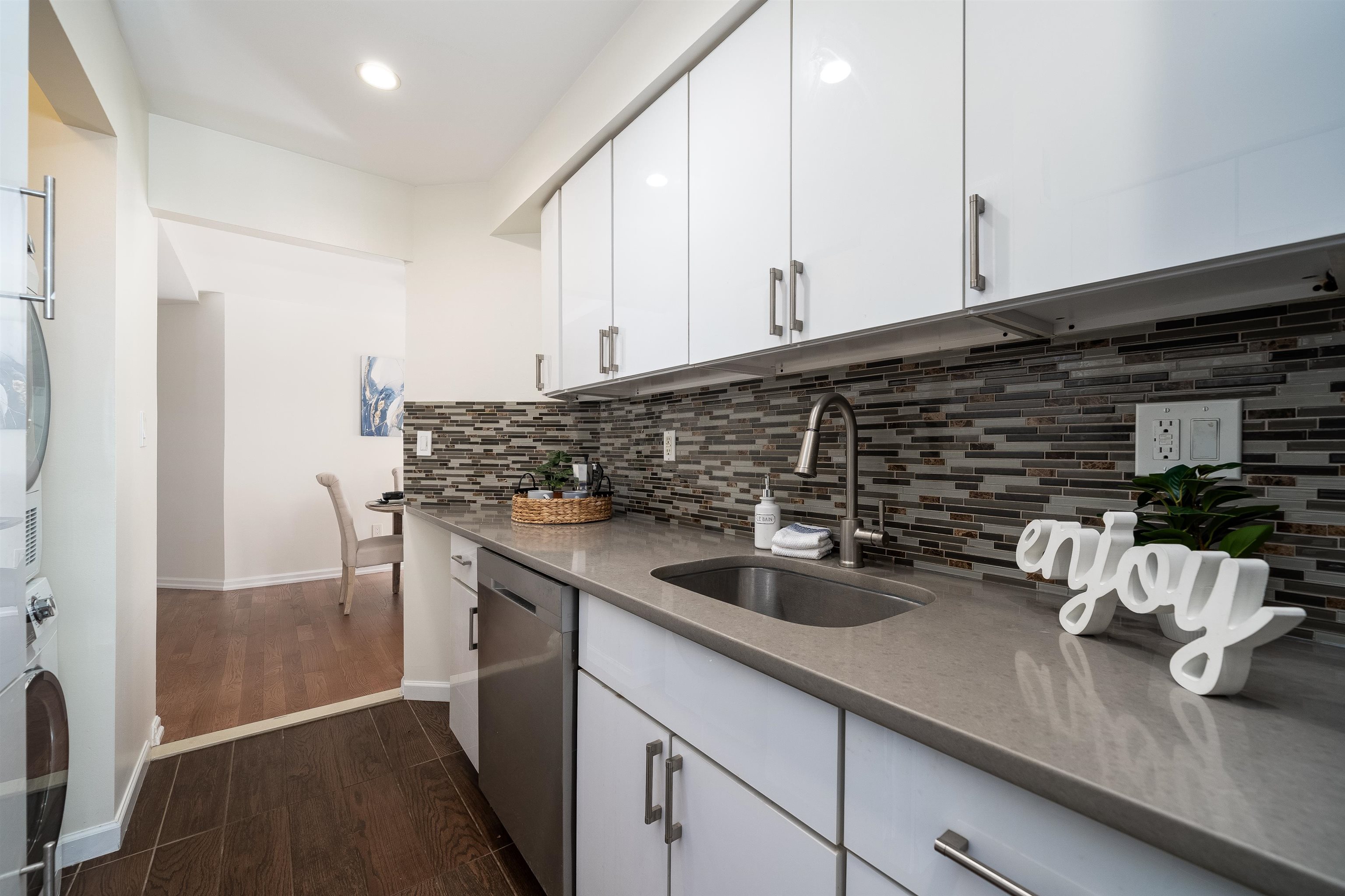 205 10TH ST Unit: 6P