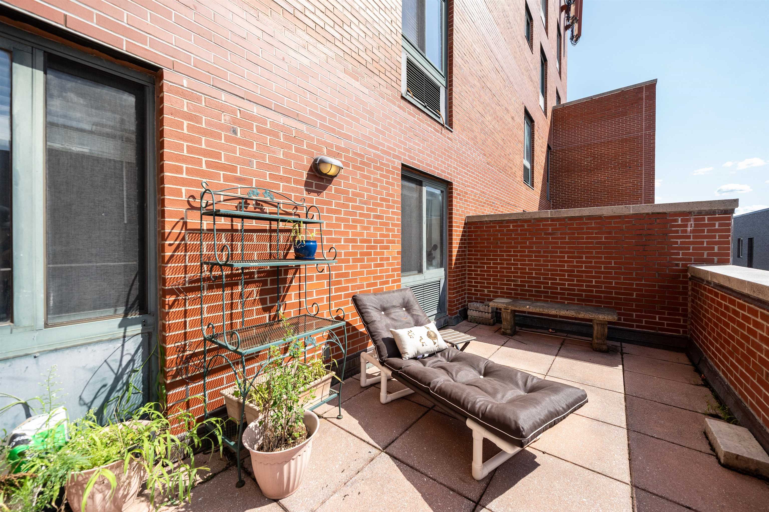 205 10TH ST Unit: 6P