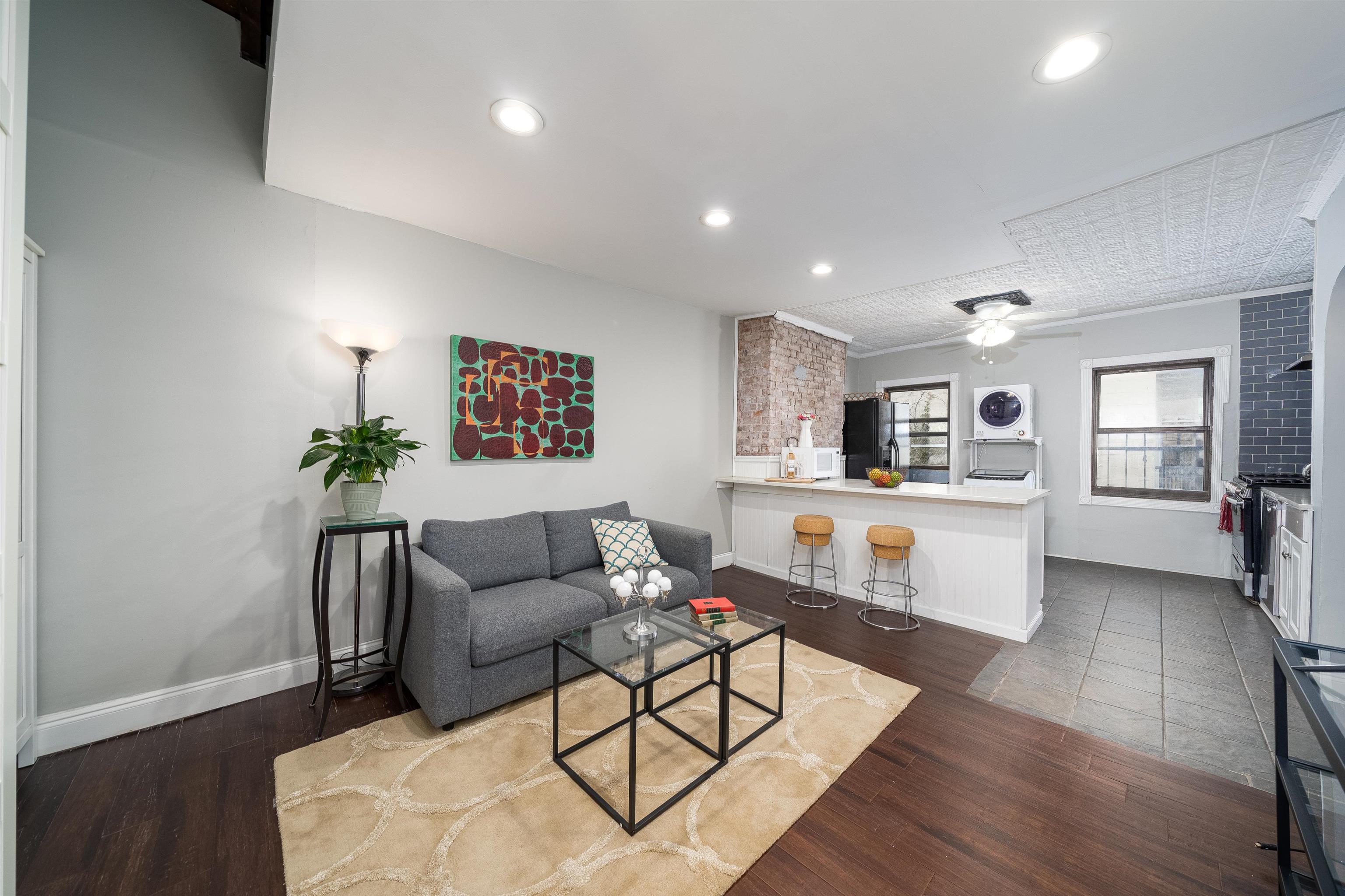 358 6TH ST Unit: 3L
