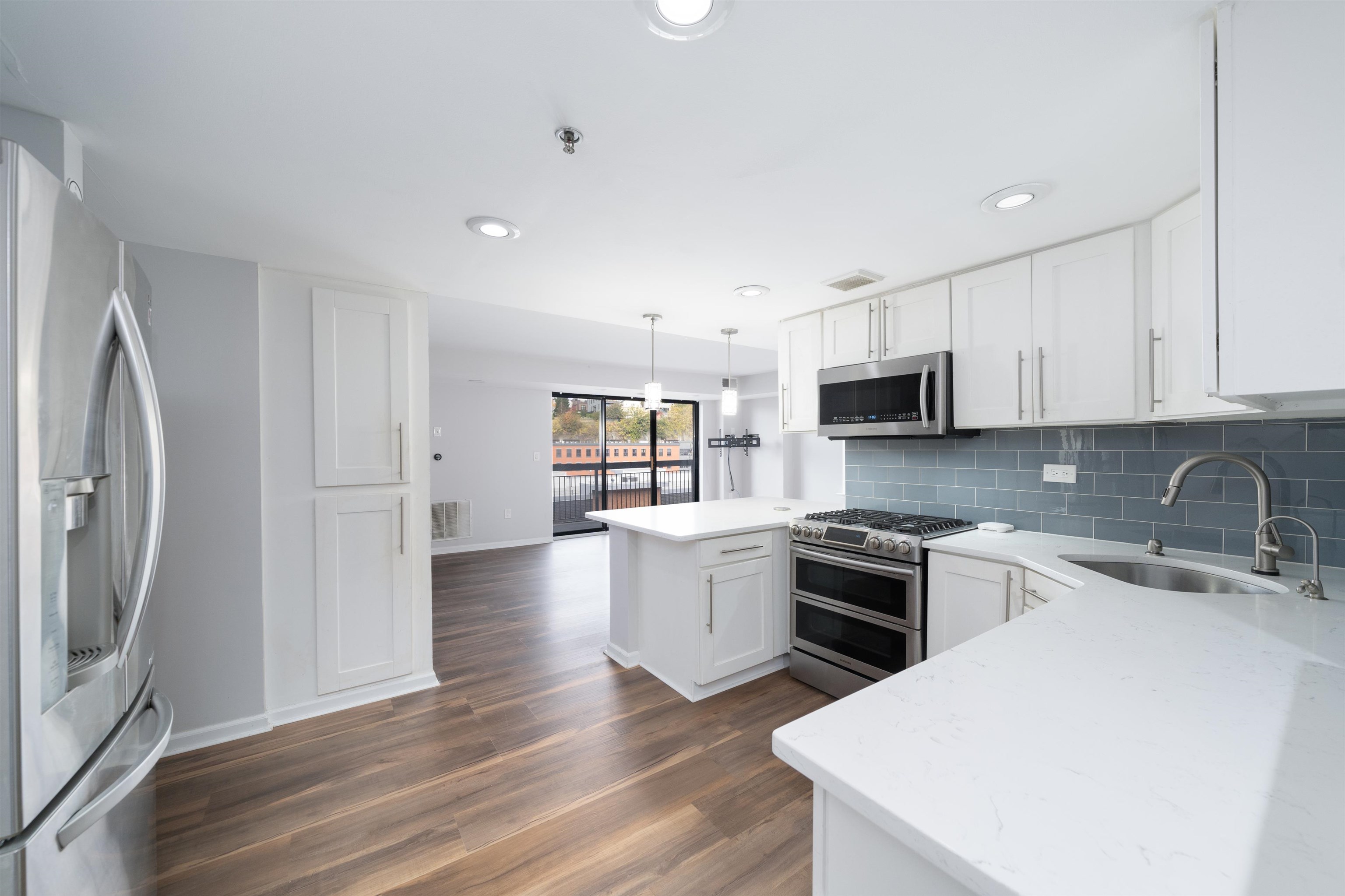 700 1ST ST Unit: 8Q