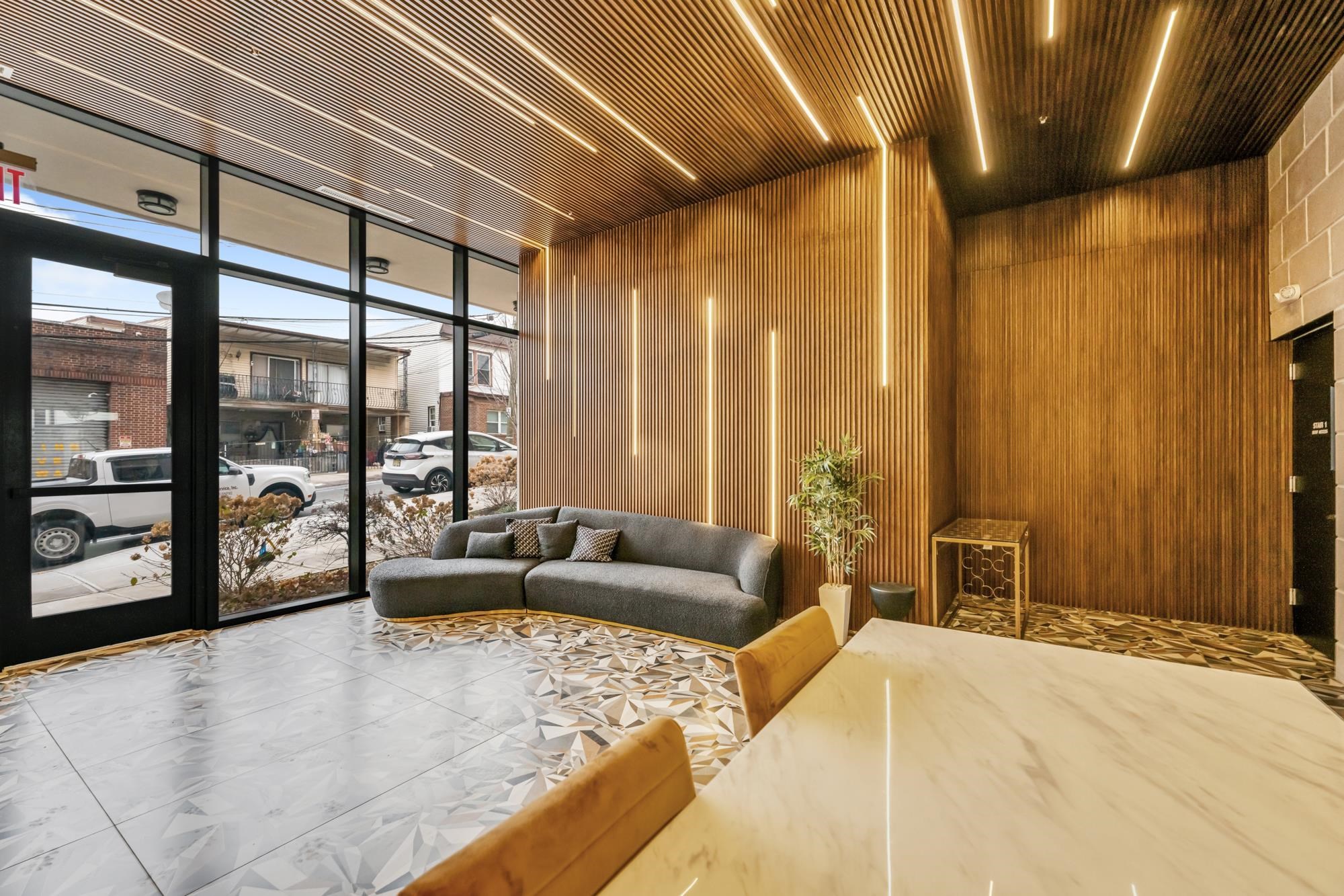 649 38TH ST Unit: 308