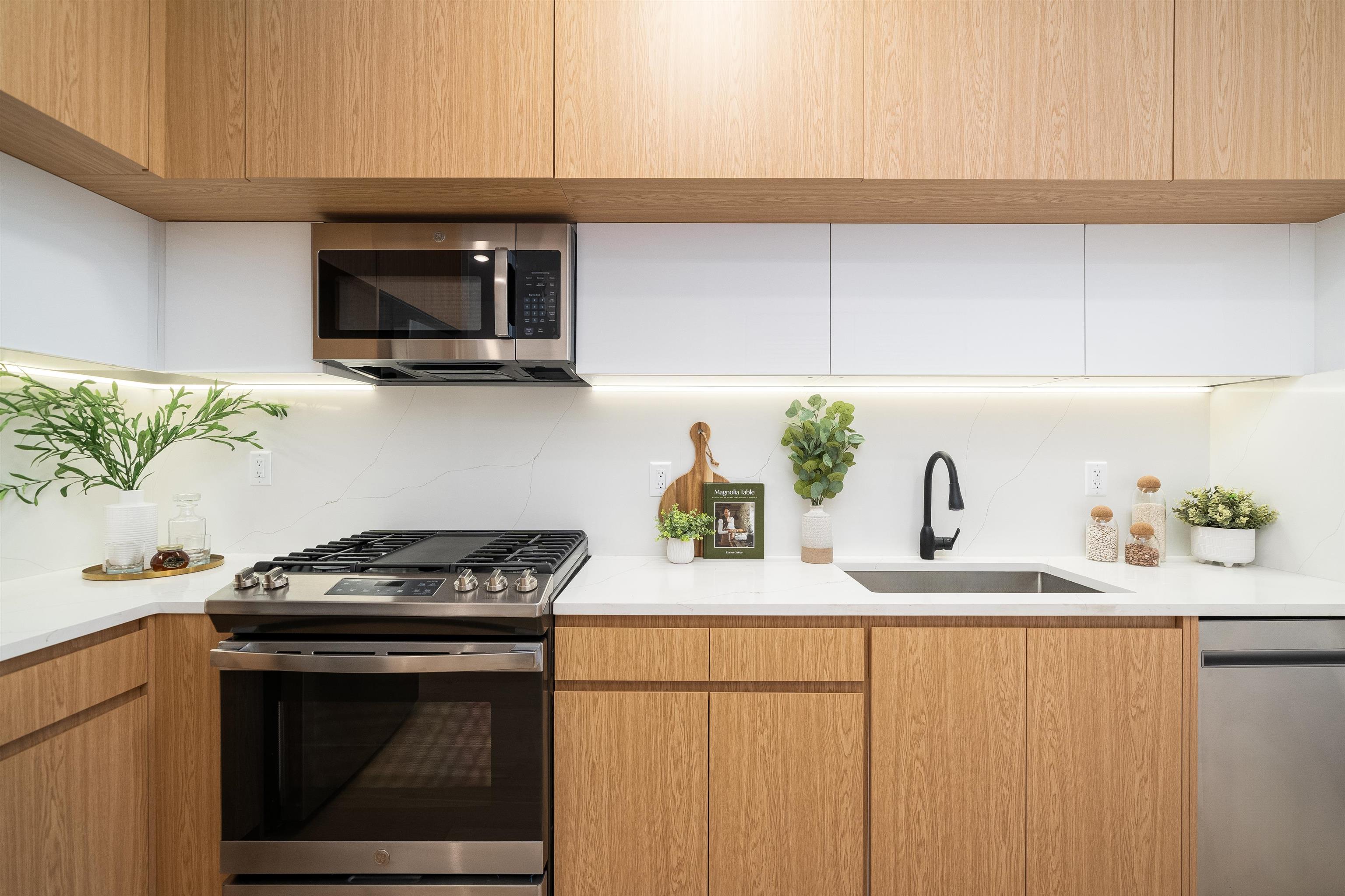 649 38TH ST Unit: 308