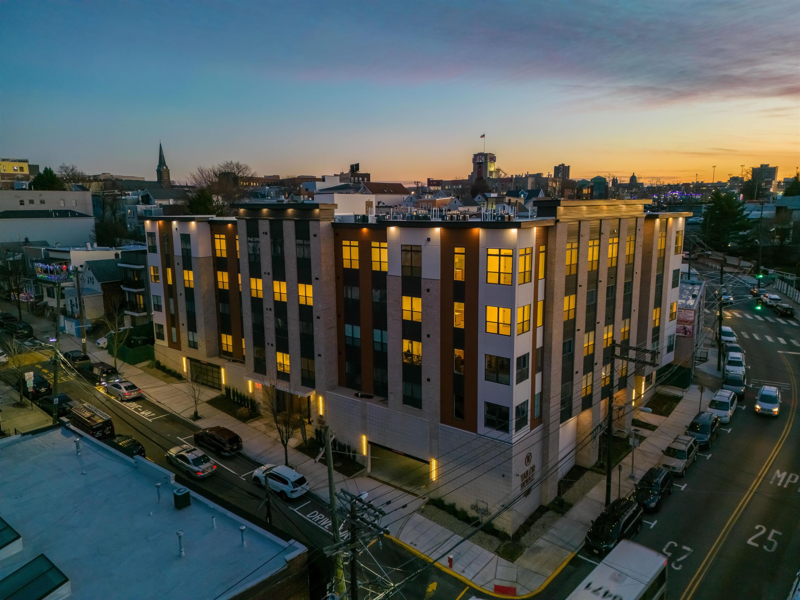 649 38TH ST Unit: 308