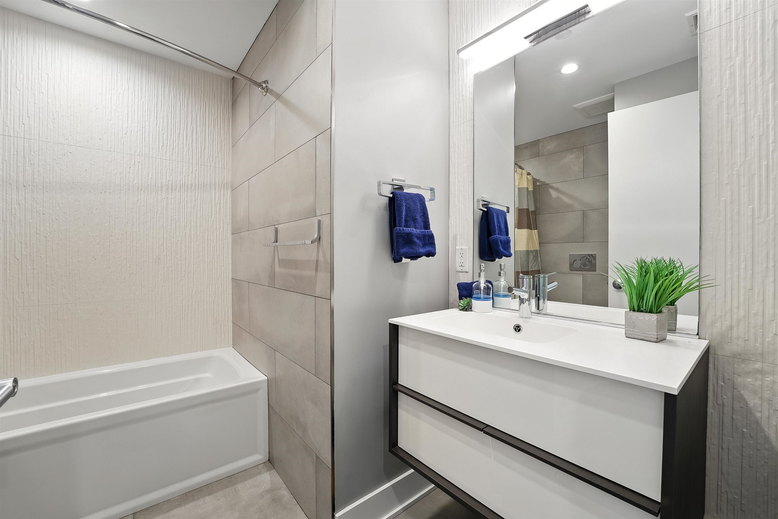 61 14TH ST Unit: #2