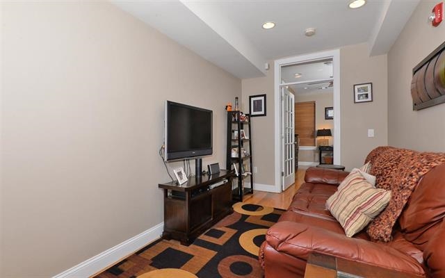 120 WILLOW AVE Unit: 4(2R)
