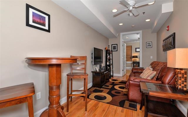 120 WILLOW AVE Unit: 4(2R)
