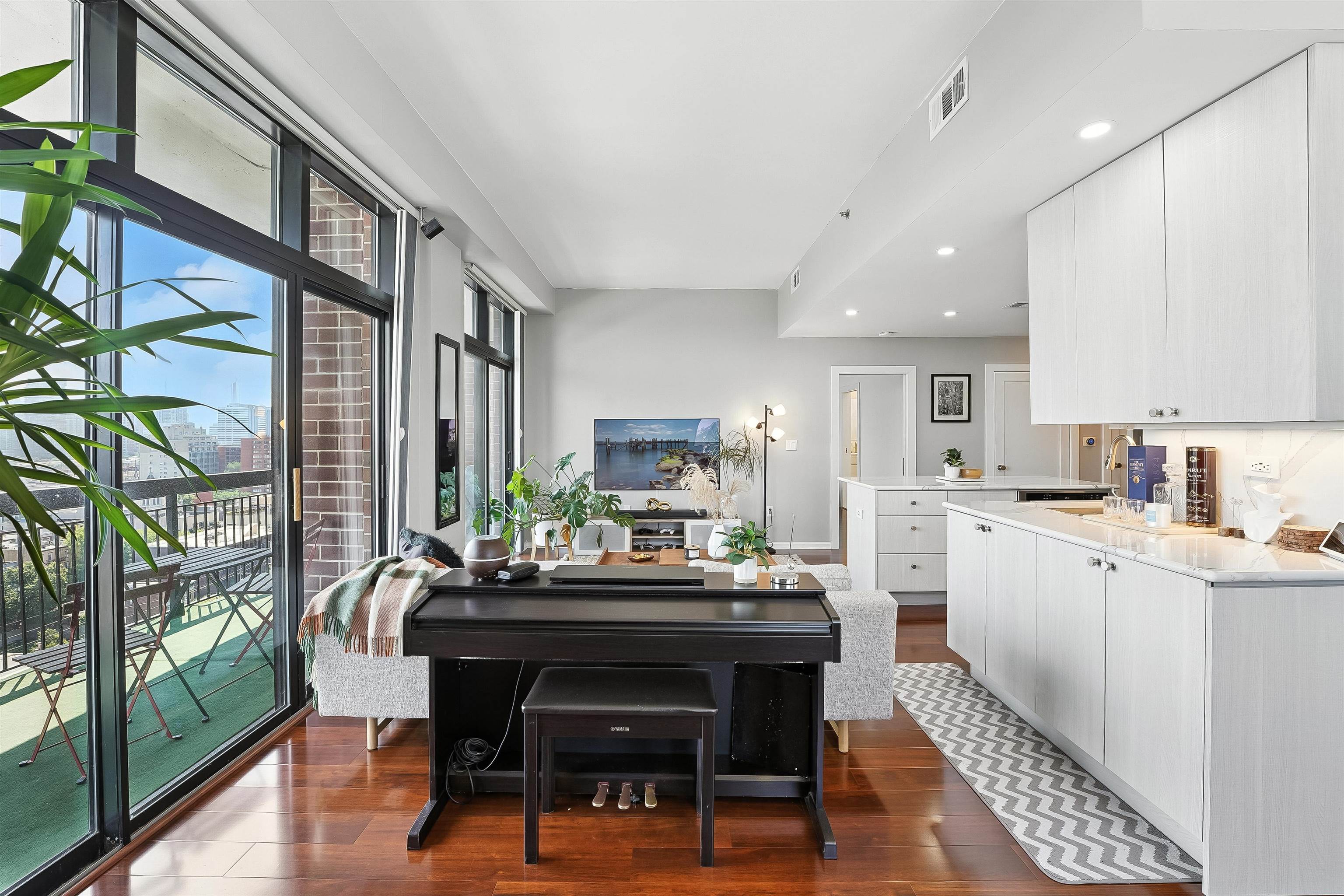 700 1ST ST Unit: 16PD