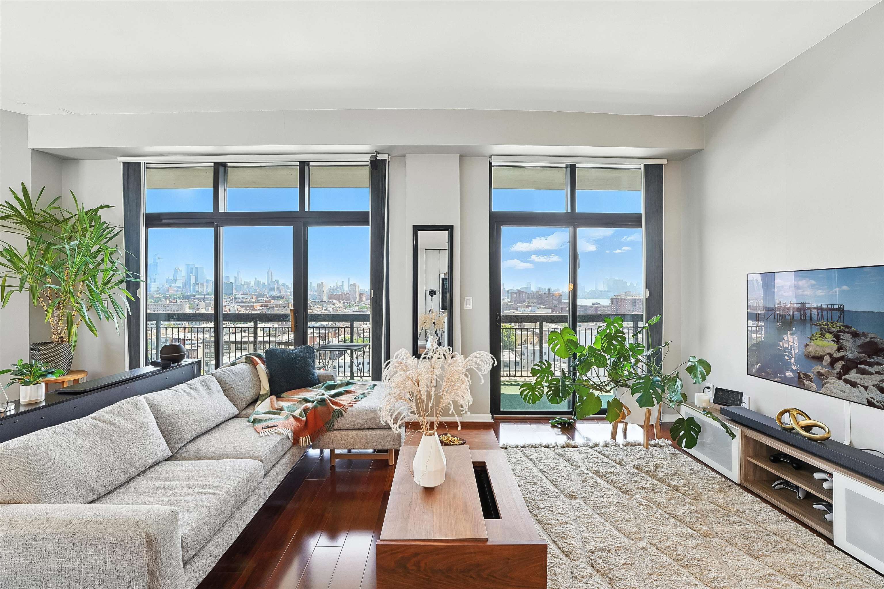 700 1ST ST Unit: 16D