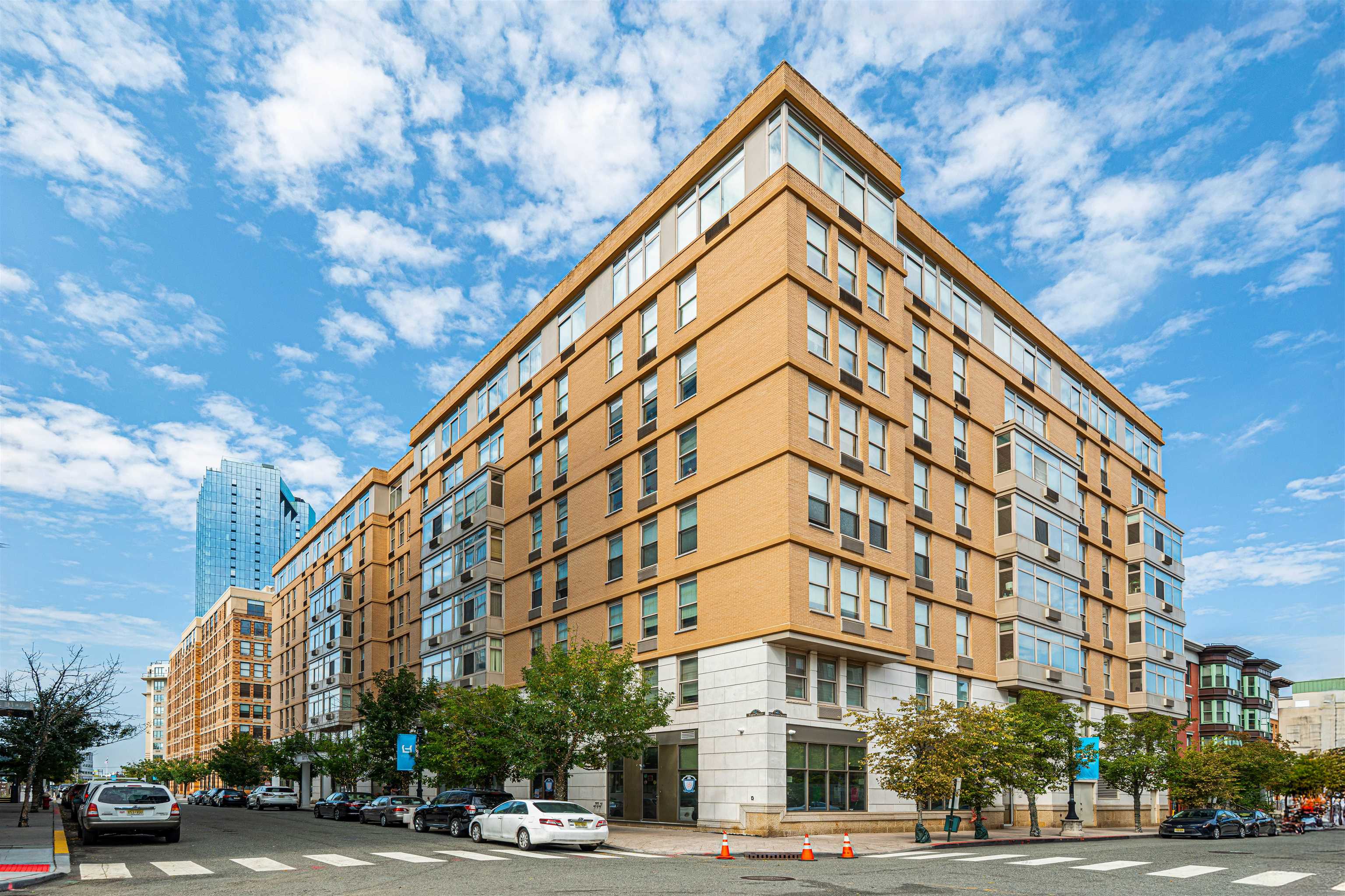 10 REGENT ST Unit: 419