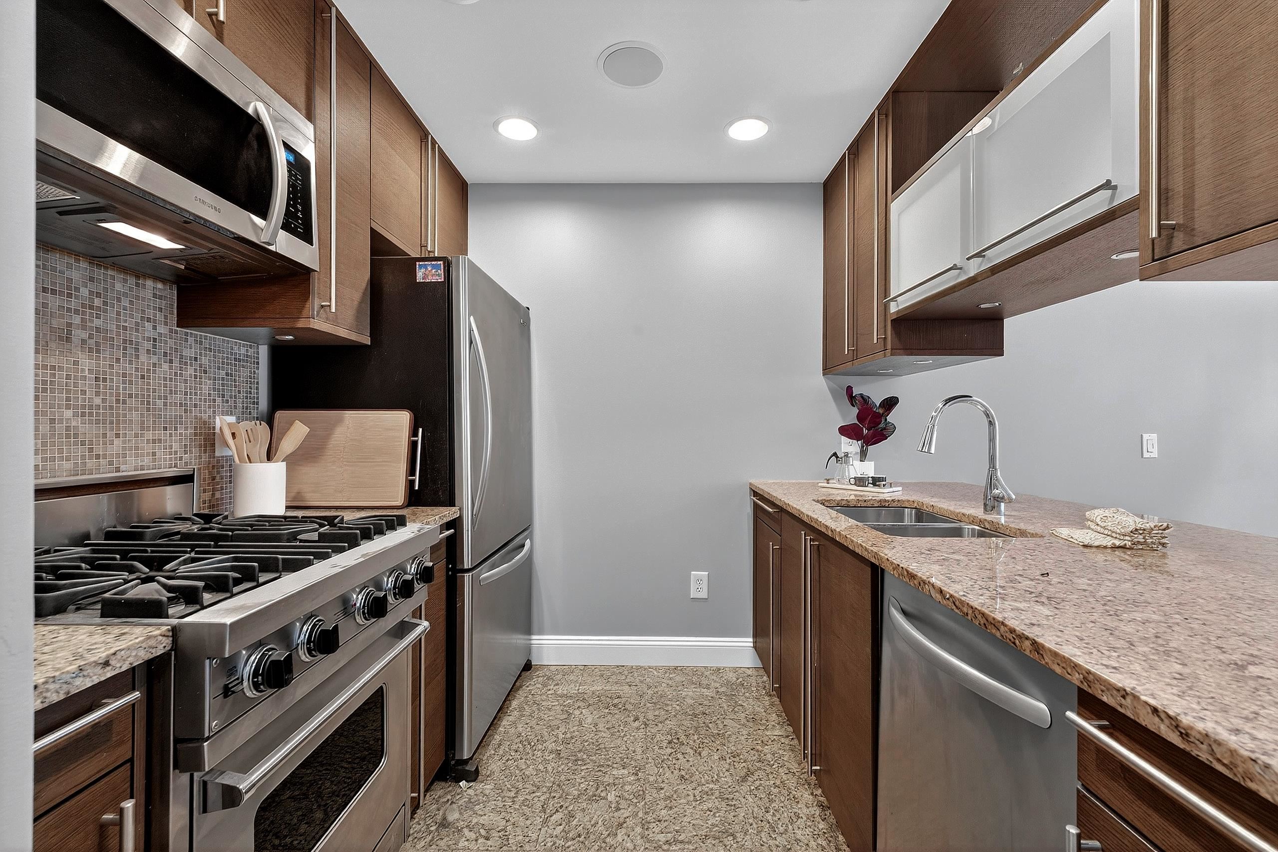 10 REGENT ST Unit: 419