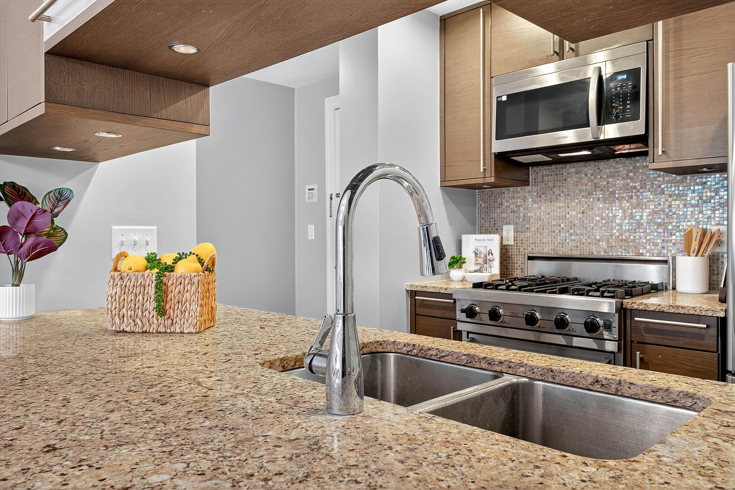 10 REGENT ST Unit: 419