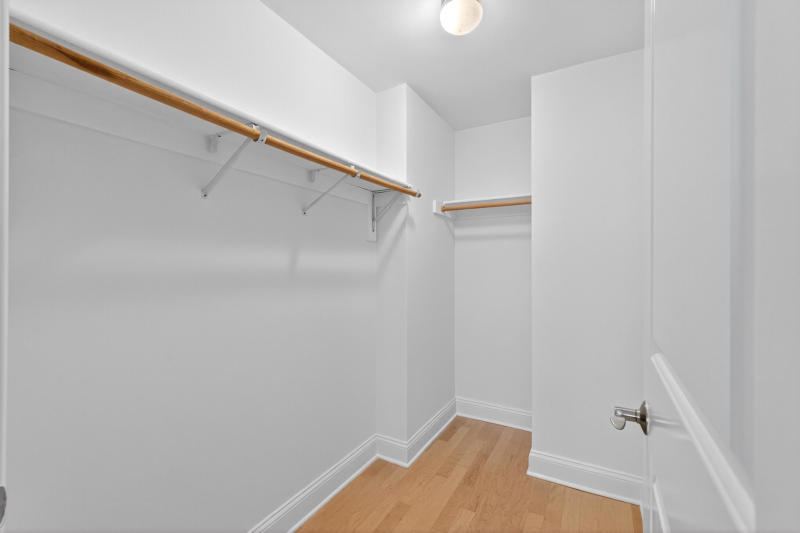 10 REGENT ST Unit: 419