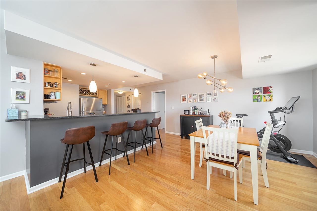 700 1ST ST Unit: 11J