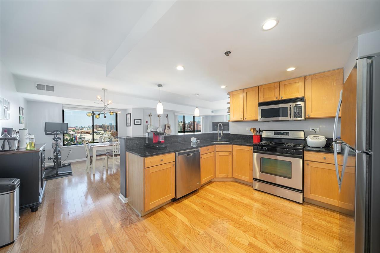 700 1ST ST Unit: 11J