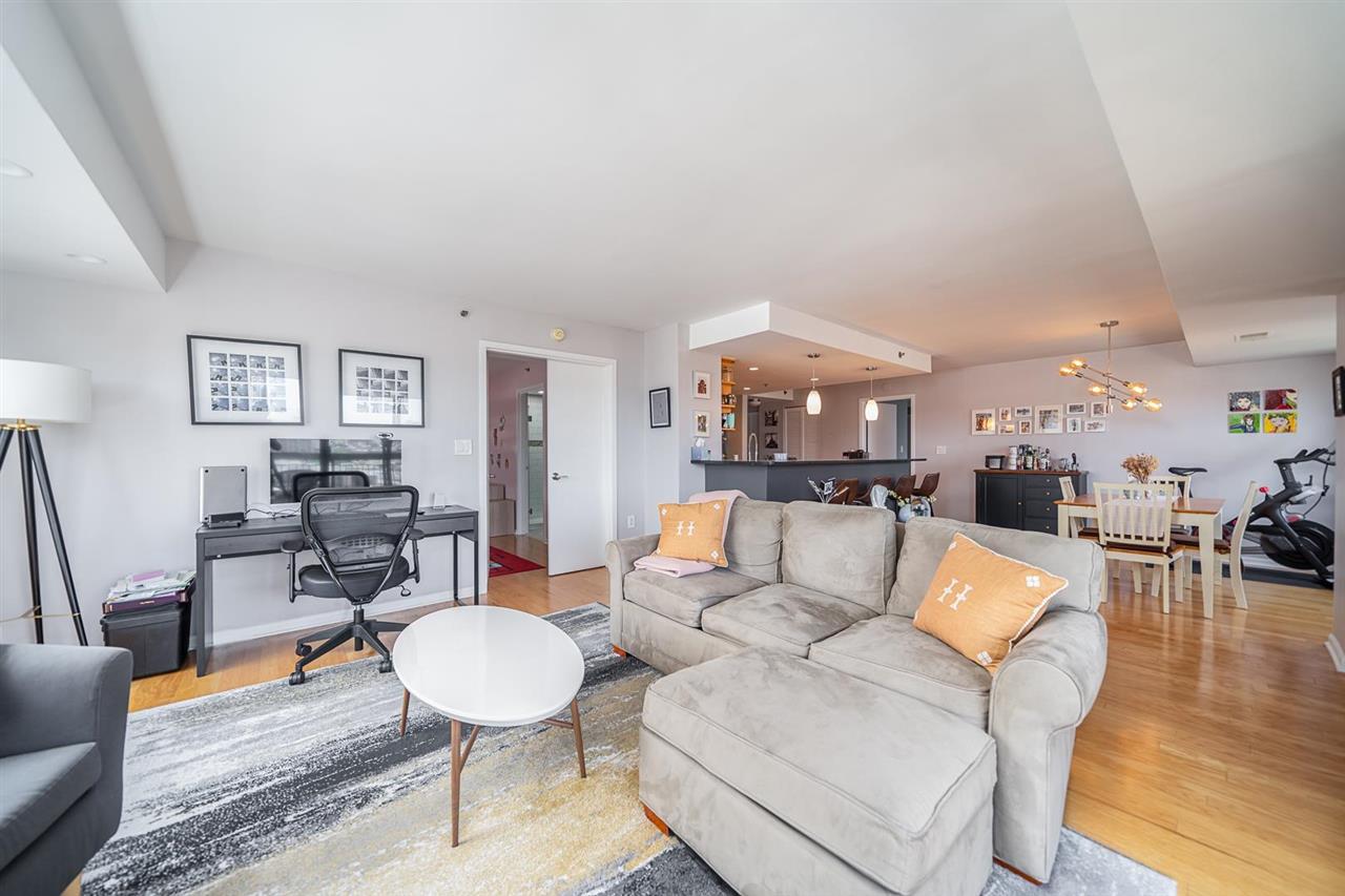 700 1ST ST Unit: 11J