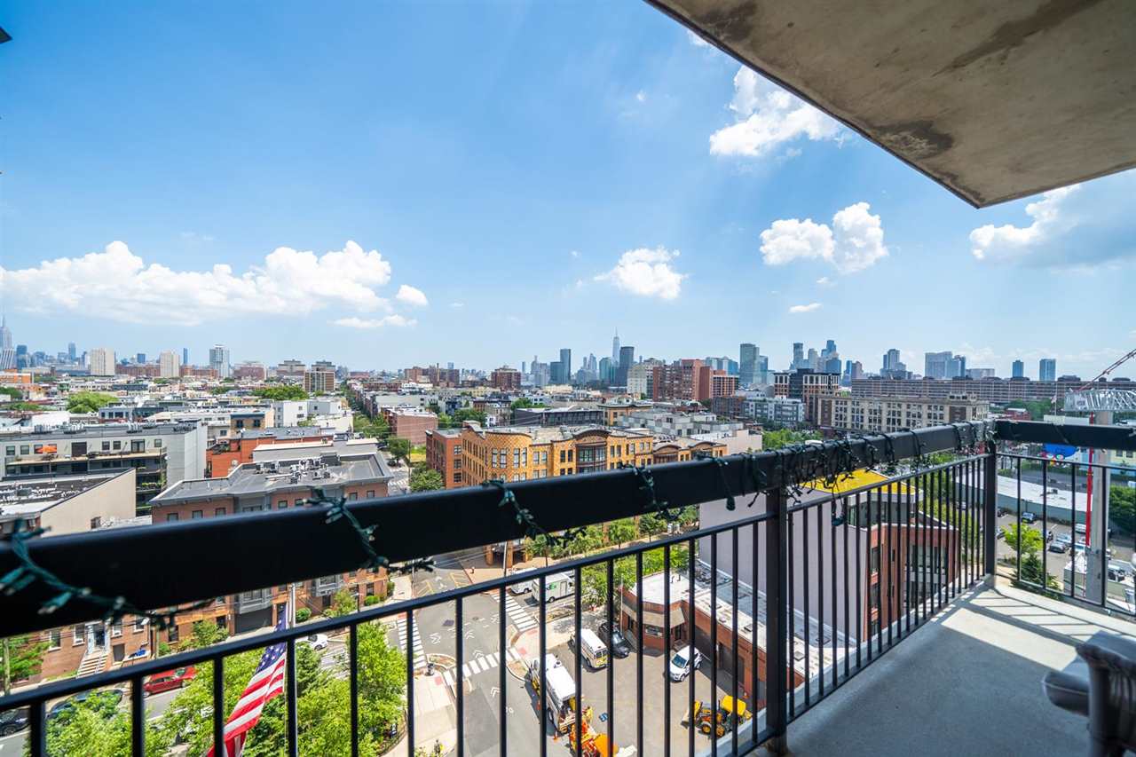 700 1ST ST Unit: 11J