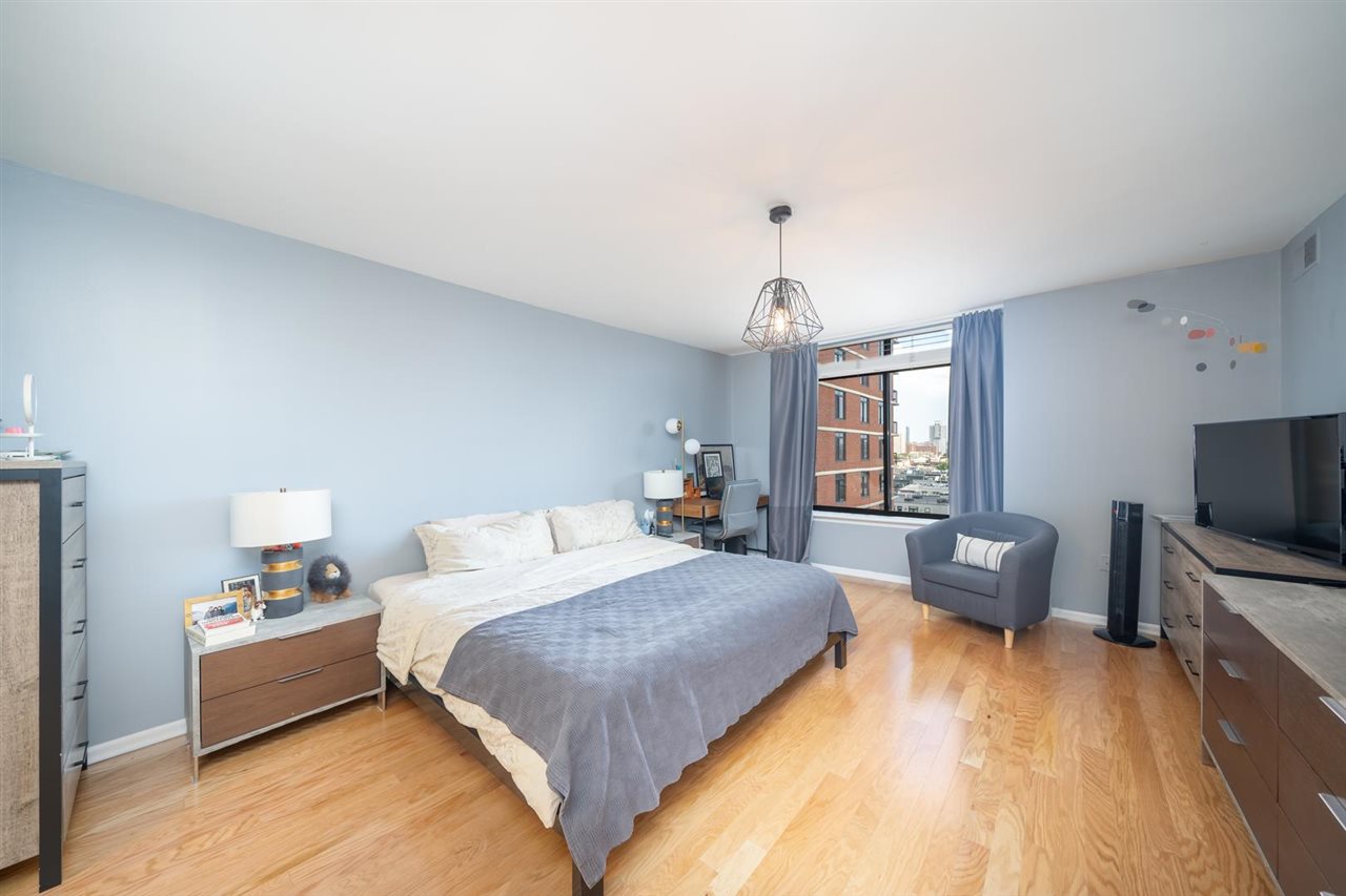 700 1ST ST Unit: 11J