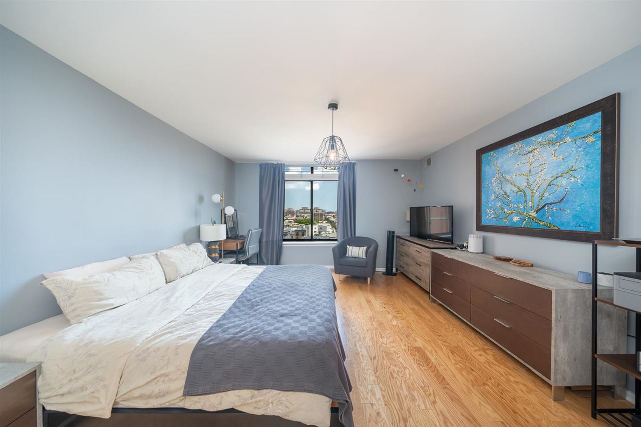 700 1ST ST Unit: 11J