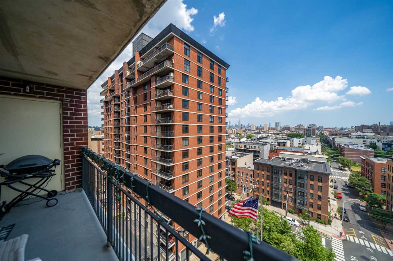 700 1ST ST Unit: 11J