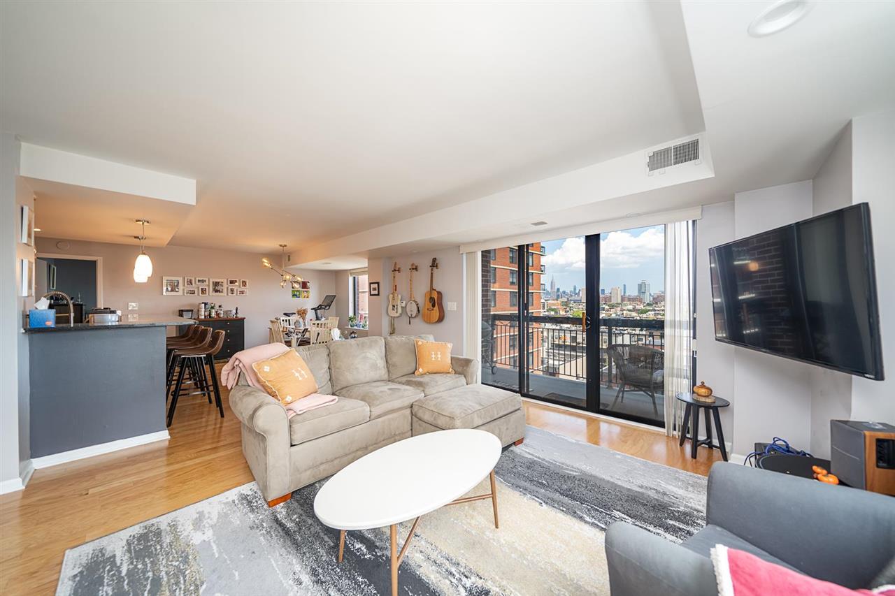 700 1ST ST Unit: 11J