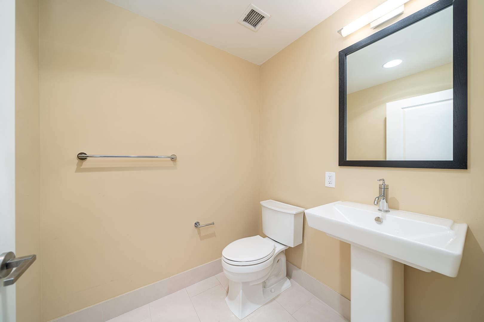 1100 MAXWELL LANE Unit: 1205