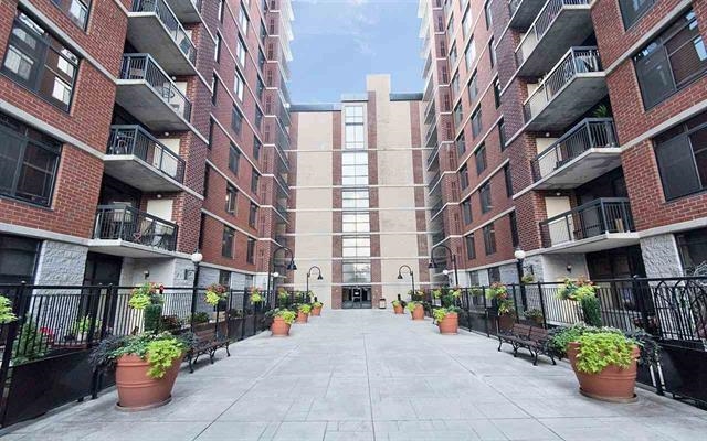 700 1ST ST Unit: 4V