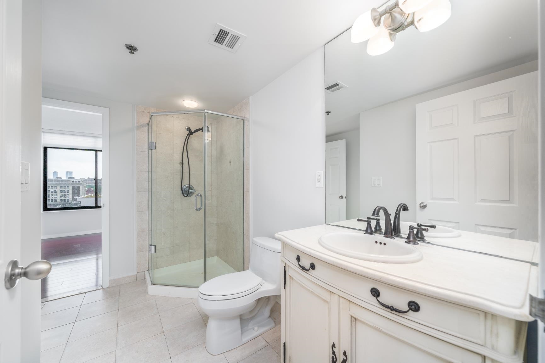 700 1ST ST Unit: 8H