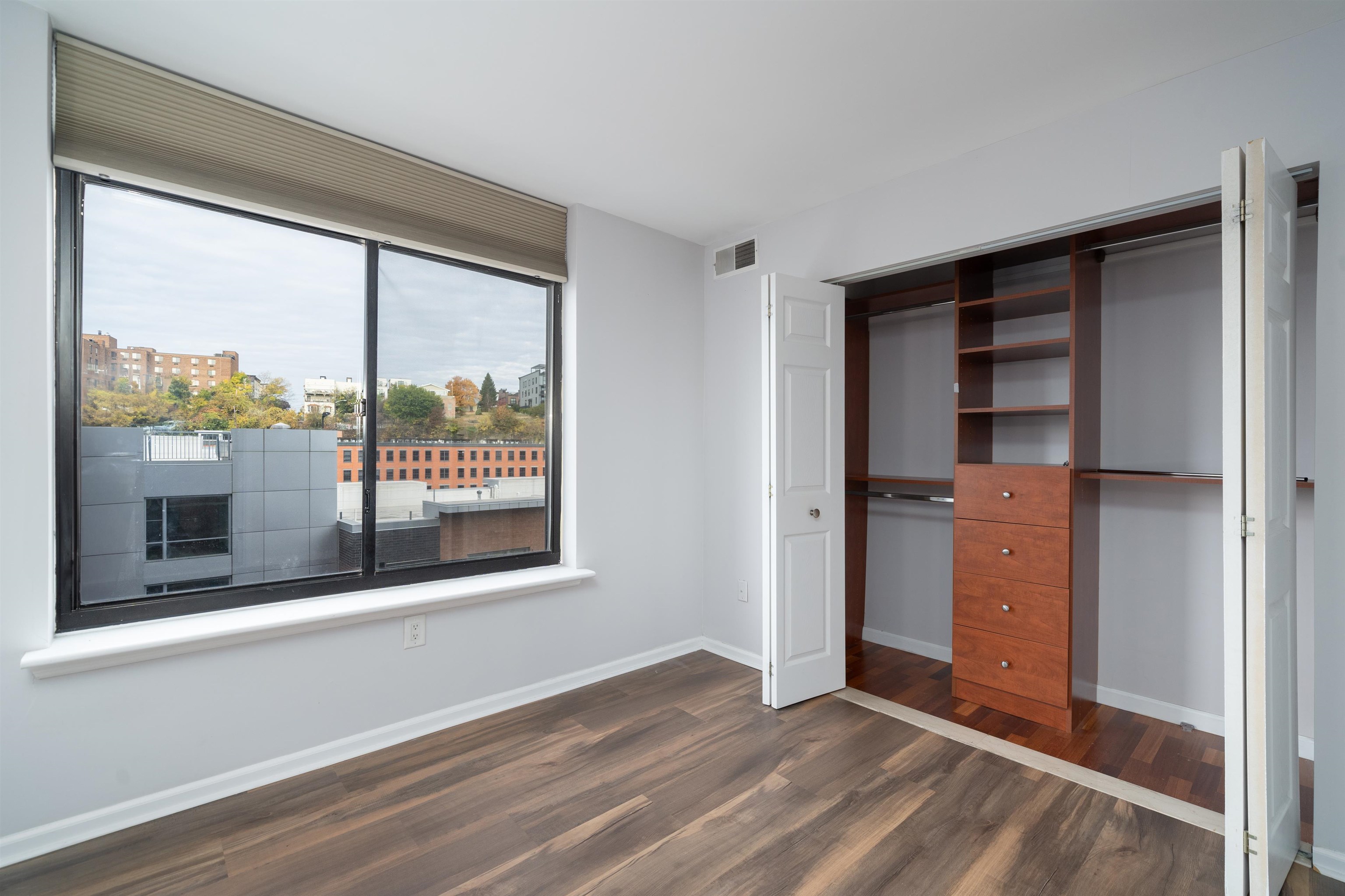 700 1ST ST Unit: 8Q