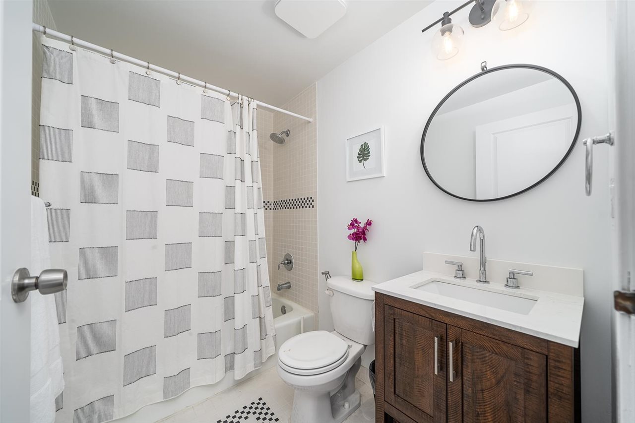 205 10TH ST Unit: 7W