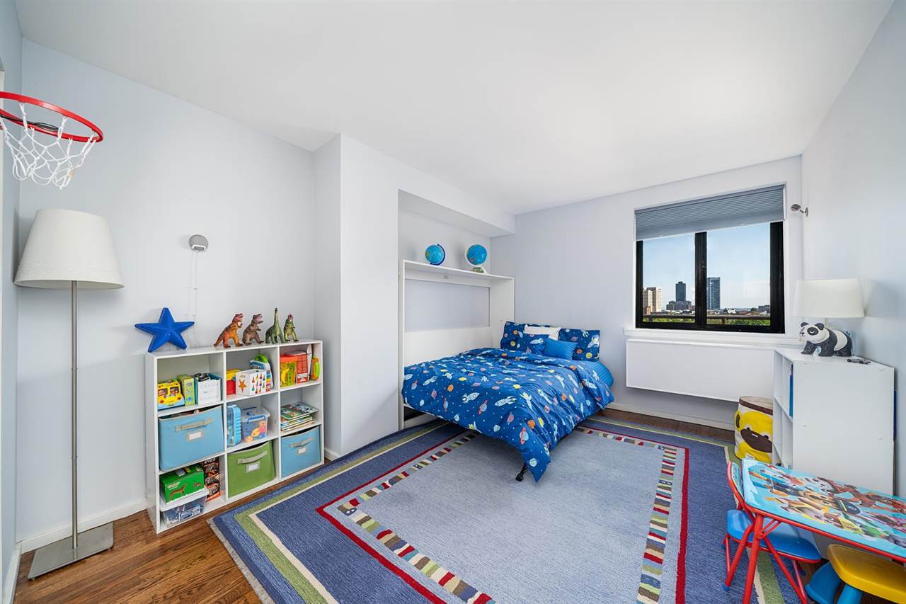 205 10TH ST Unit: 7W