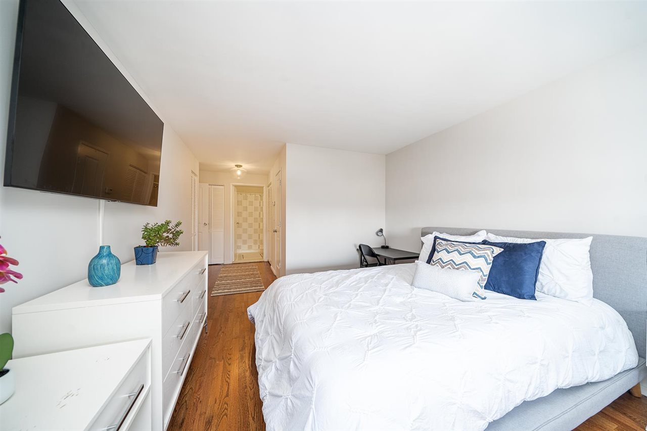205 10TH ST Unit: 7W