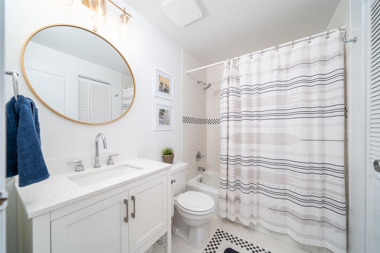 205 10TH ST Unit: 7W